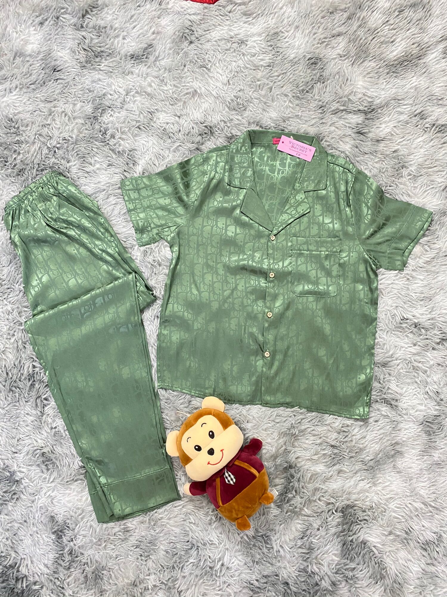 Đồ bộ nữ mặc nhà pijama, tay ngắn quần dài, lụa gấm chữ thời trang