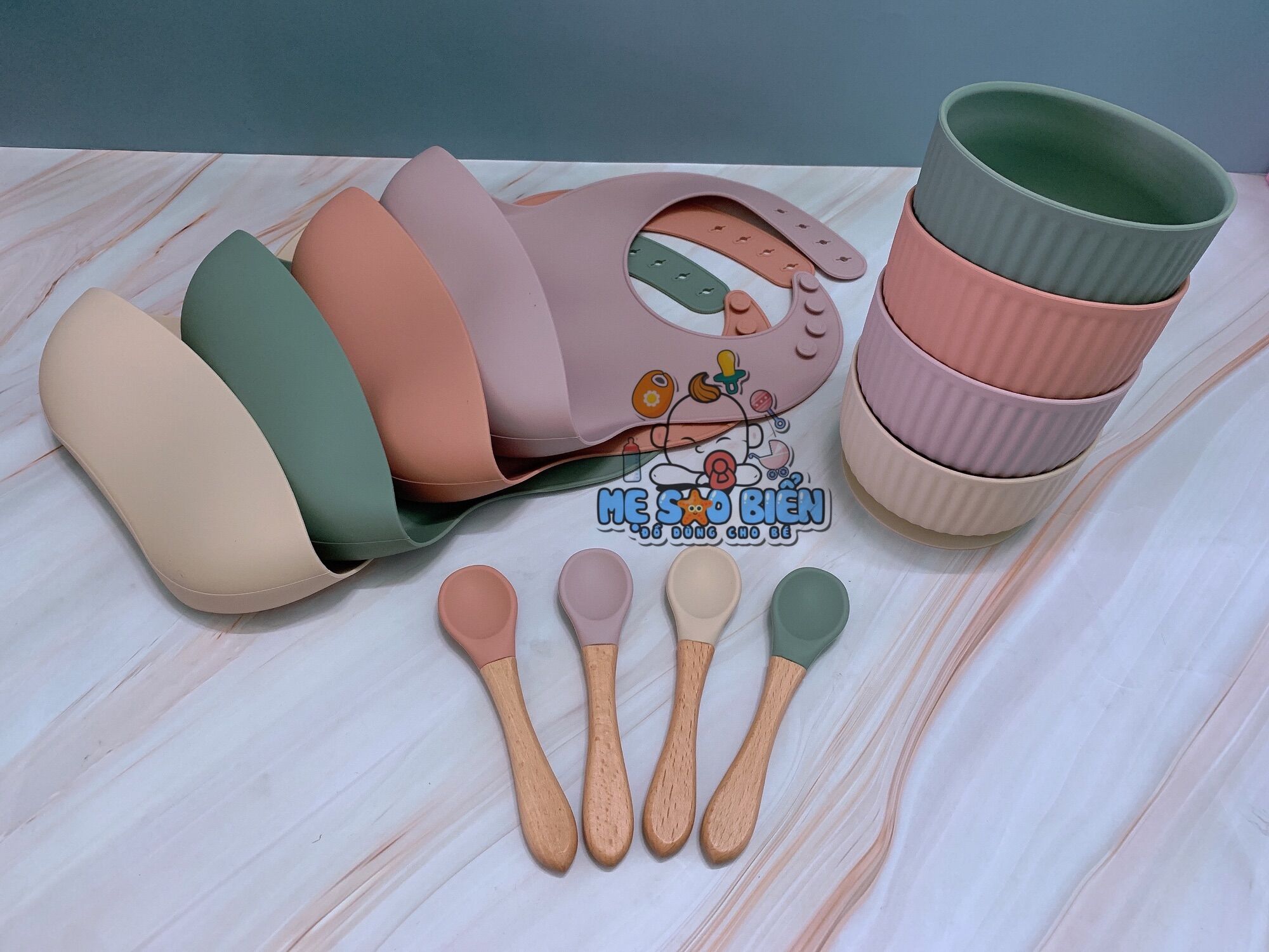 Set yếm và bát thìa silicon ăn dặm cho bé