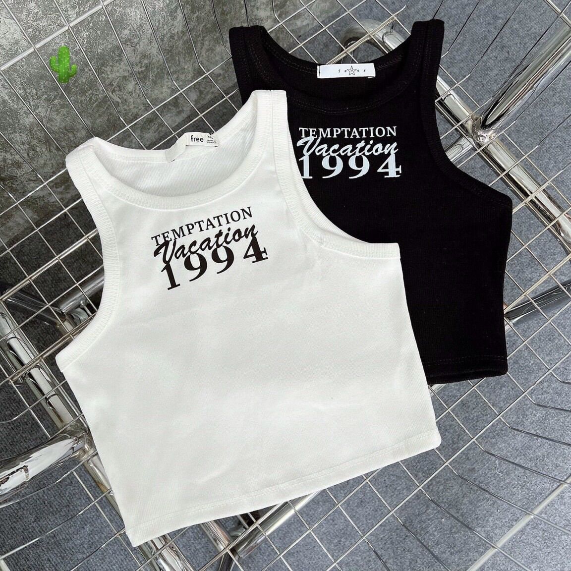Áo croptop ba lỗ 1994 nhé pc