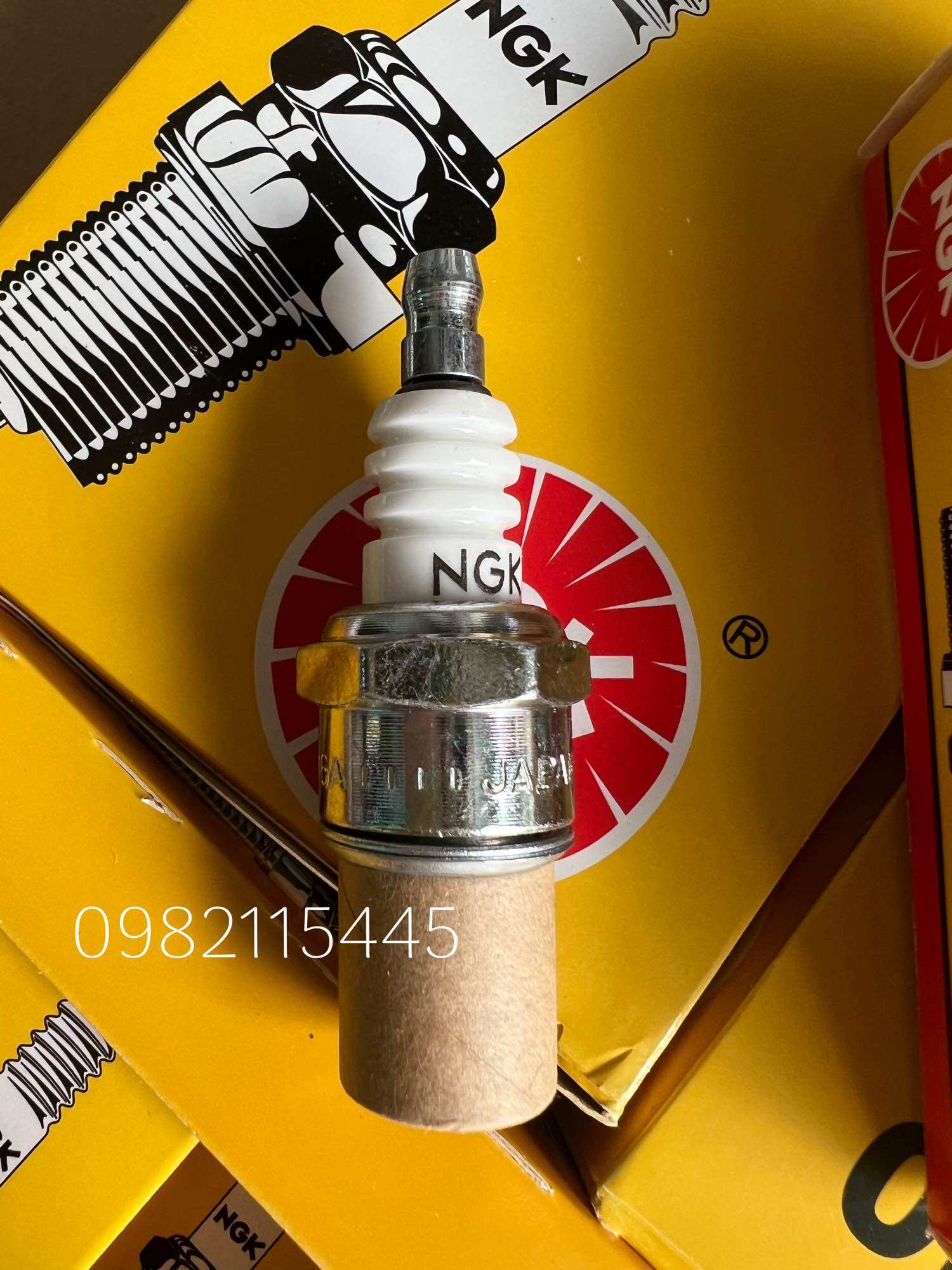 Bugi 2 thì NGK dùng cho máy cắt cỏ, máy cưa