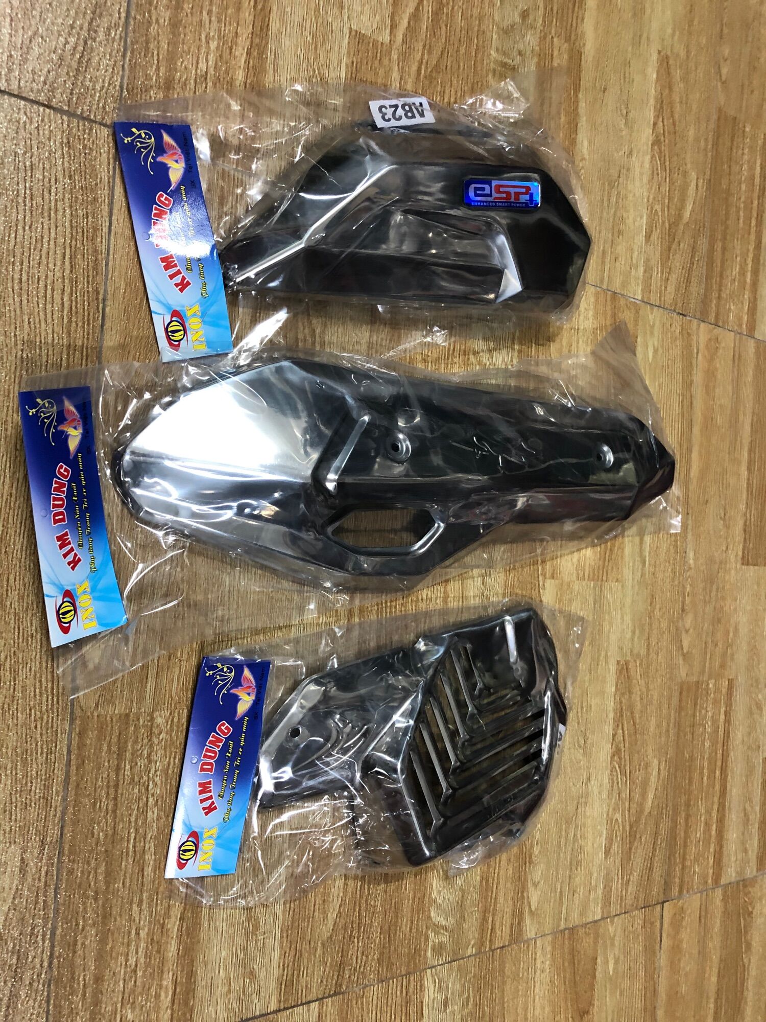 Giá trọn bộ 3 món ốp xe AB Air blade đời 2022-2023 gồm có Ốp quạt gió +Ốp bầu gió +Ốp pô cao cấp giá rẻ-sản phẩm rất dễ dàng thao tác tự mình lắp đặt cũng như khi tháo gỡ