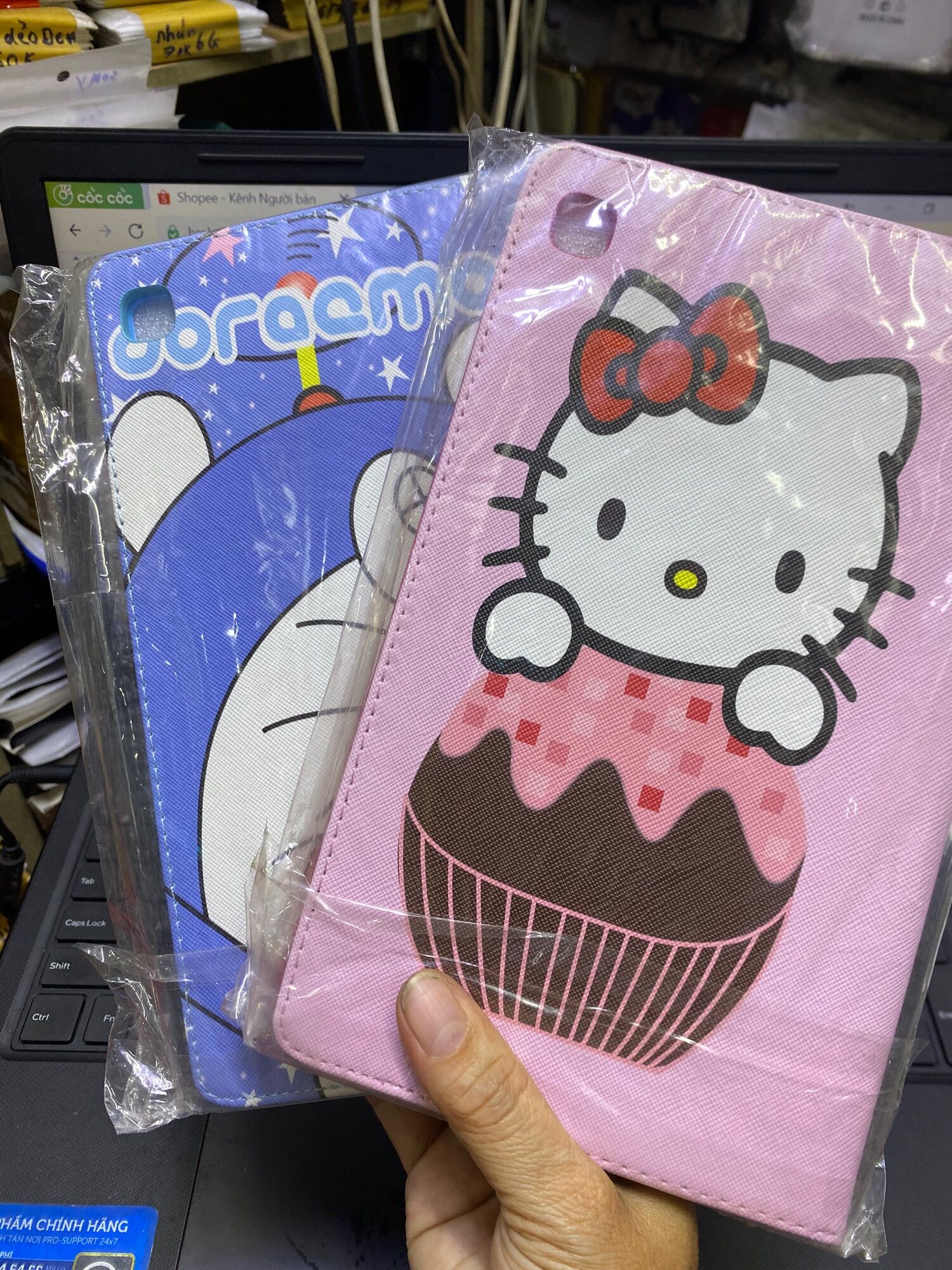 ]Bao da Samsung Tab A8 2020(x200) ,  T285 / Tab A 2017 (T385) A7lite ( T225) A8 (T295) in hình doremon kitty