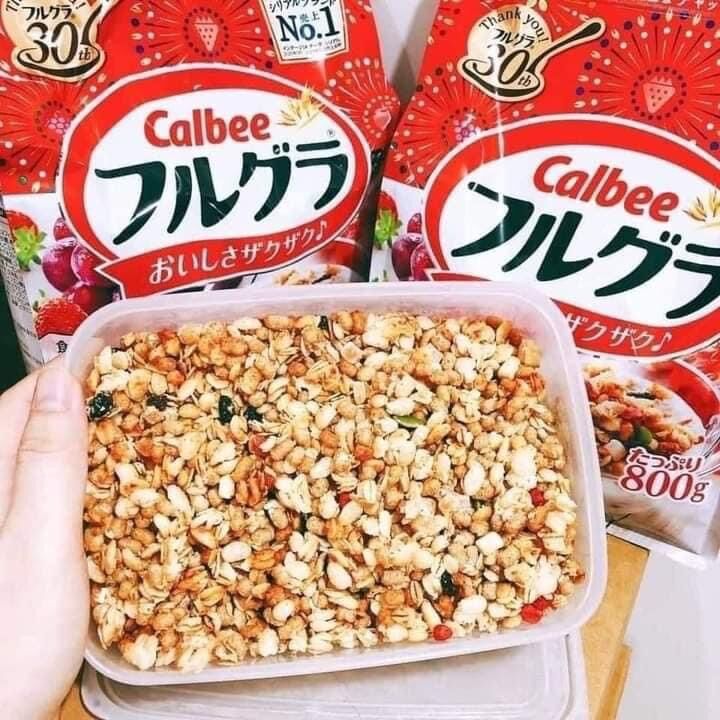 NGŨ CỐC TRÁI CÂY CALBEE (800g) - Nhật Bản