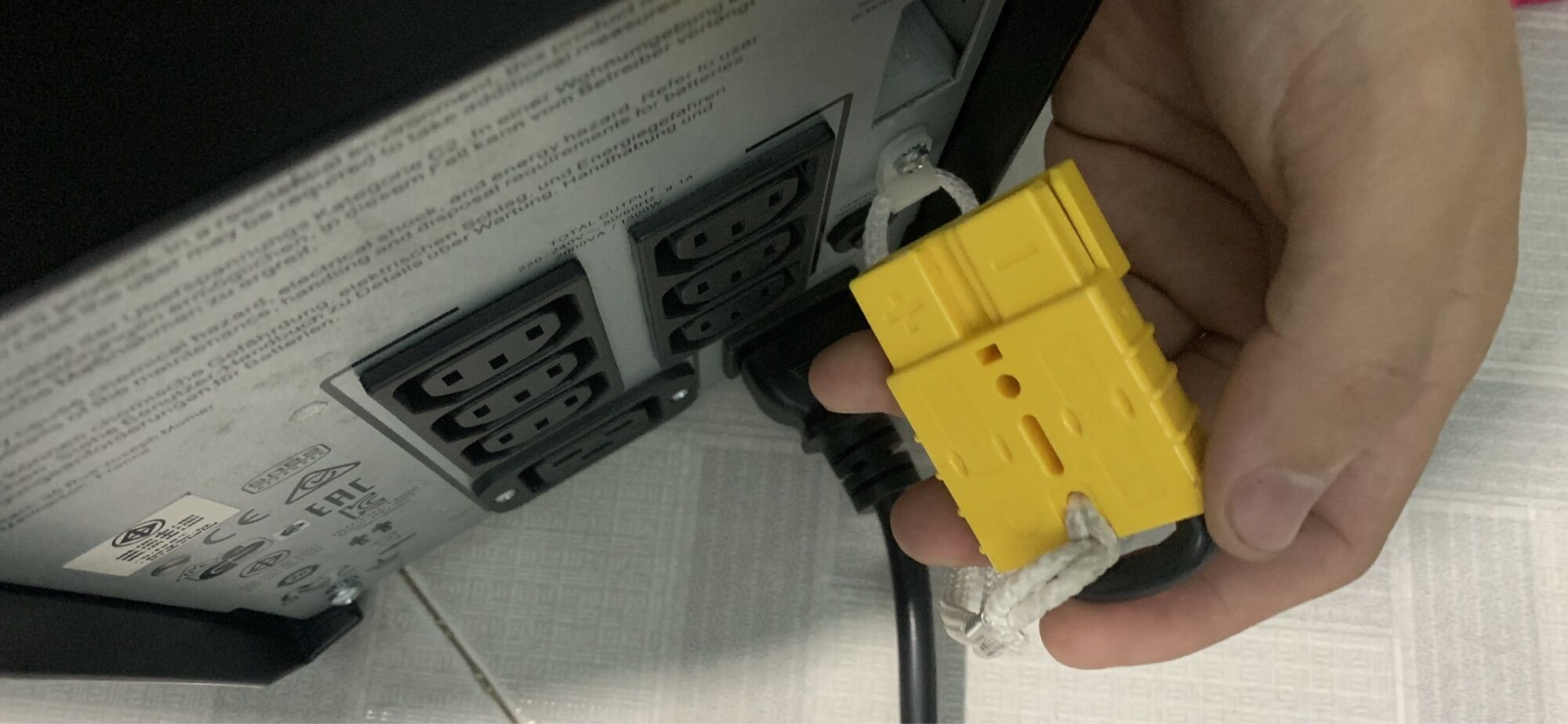 Bộ Lưu Điện UPS APC SMC2000I 2000VA (2KVA/1.3KW) bảo hành 6 tháng