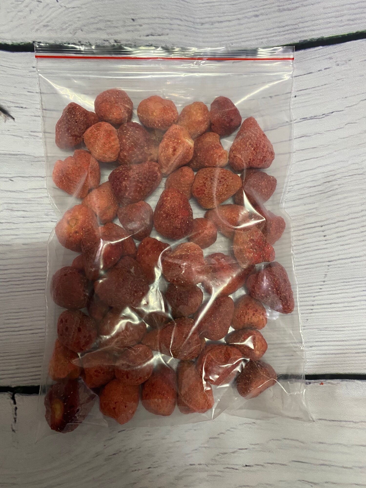 [Xả kho] Dâu tây nguyên quả sấy khô giòn 100g (37-40 quả)