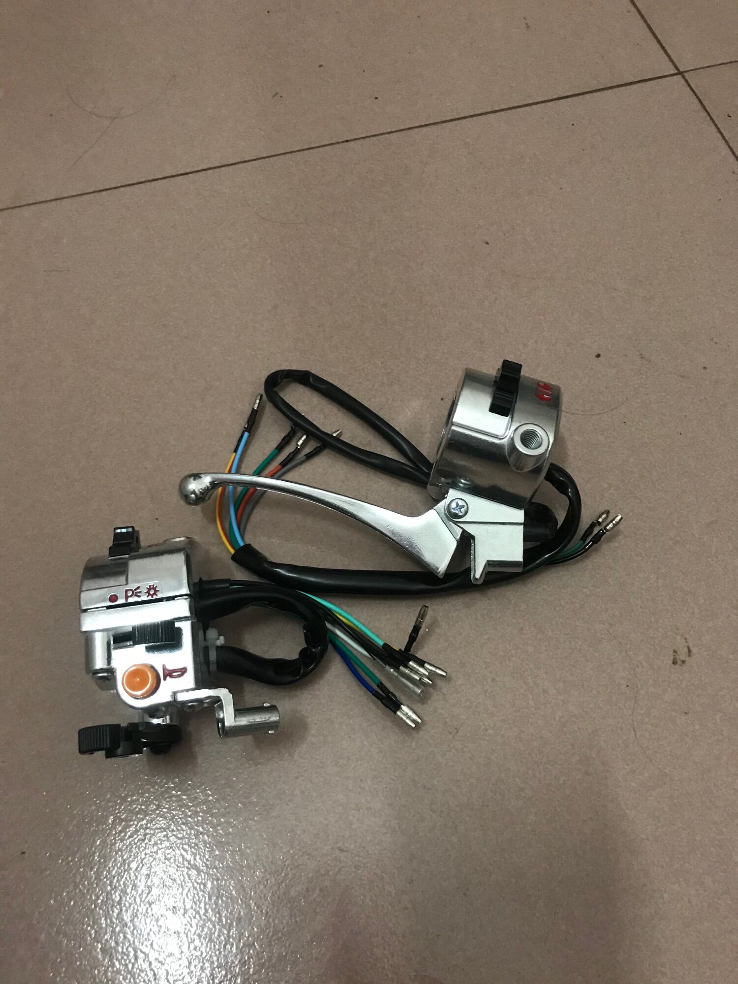 Cụm công tắc cúp 82