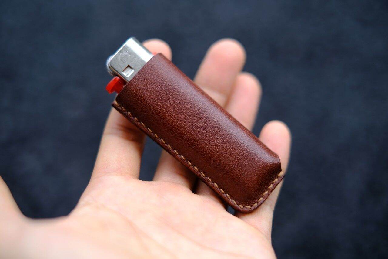 Bao da kèm bật lửa