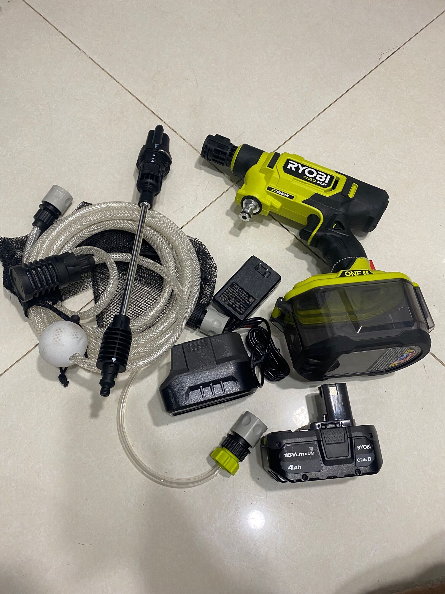 May rửa xe pin 18v