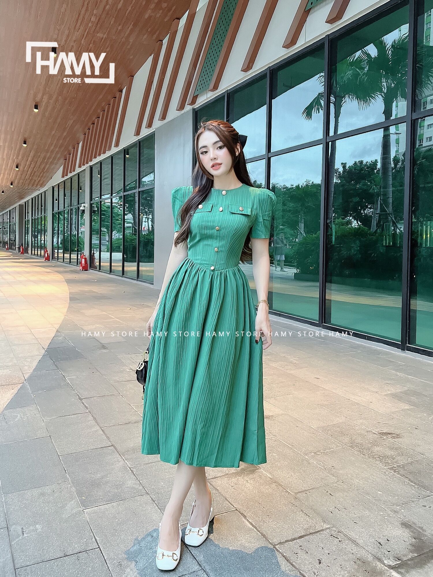 Đầm ngắn 2 túi gắn nút