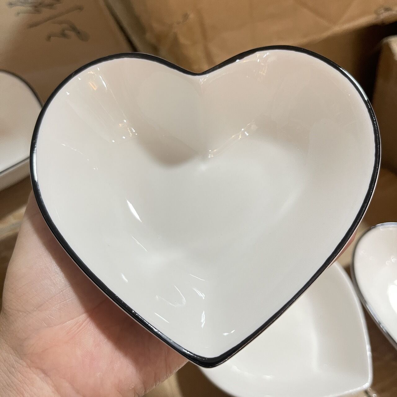 Chén Sứ Hình Tim,Bát Sứ Cao Cấp trái tim viền đen