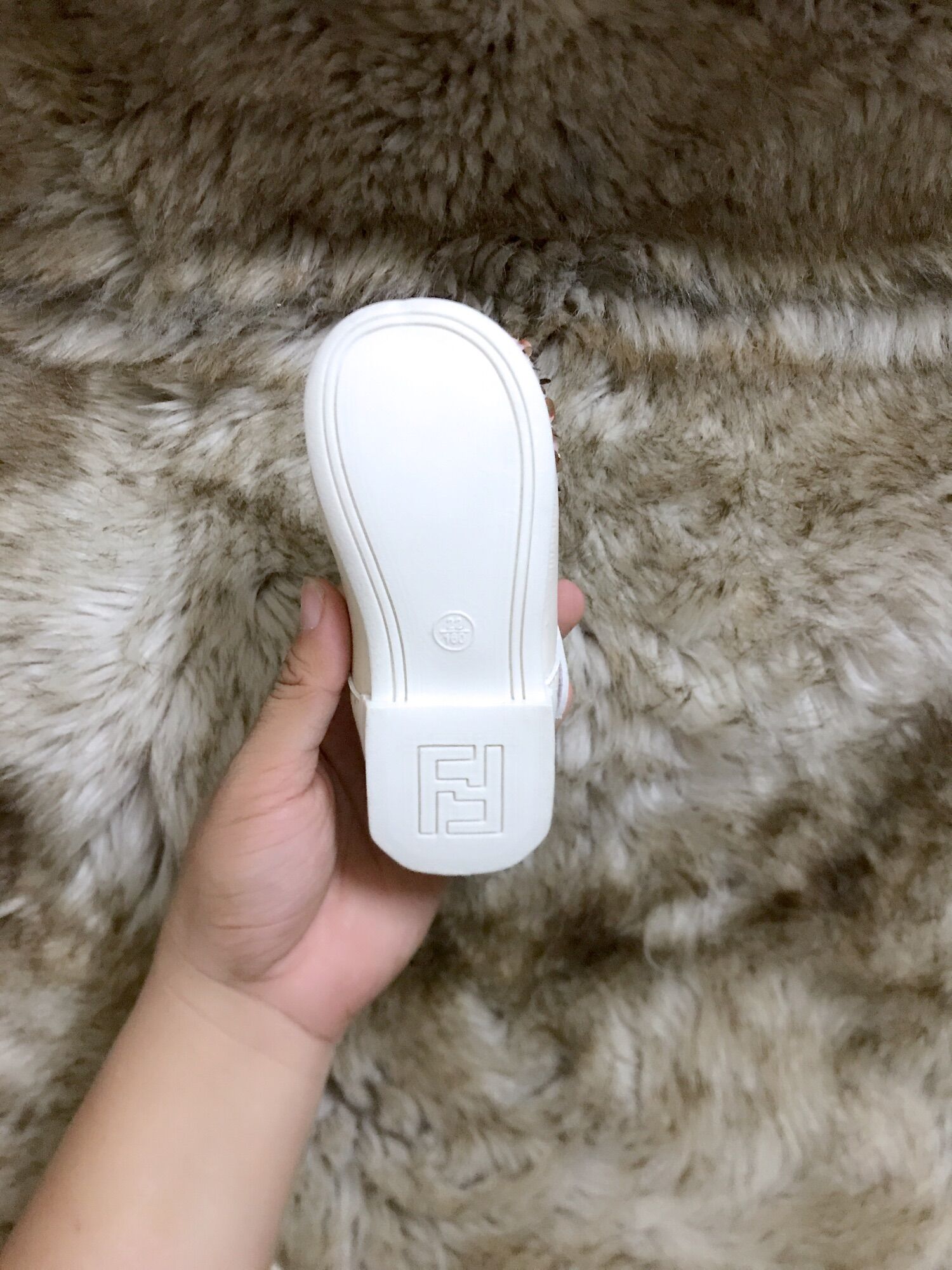 Giầy búc bê bé gái sz: 22/160 ( dai: 14,5cm)