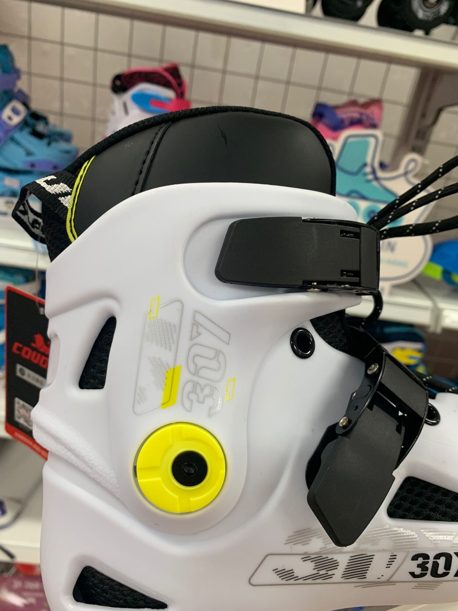 Giày Patin Cougar 307C – (2 màu trắng - đen)