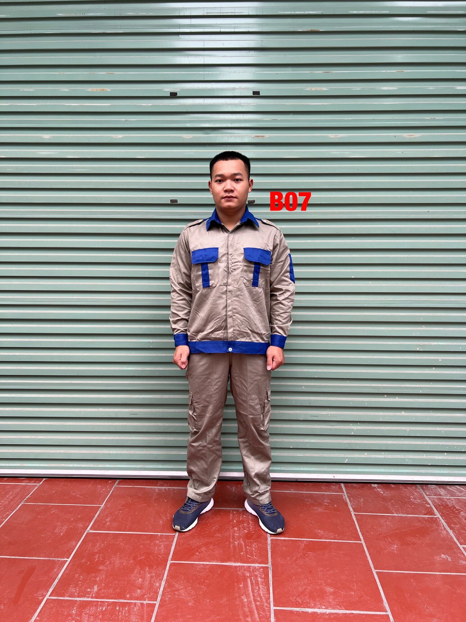 Quần áo lao động màu ghi phối xanh túi hộp