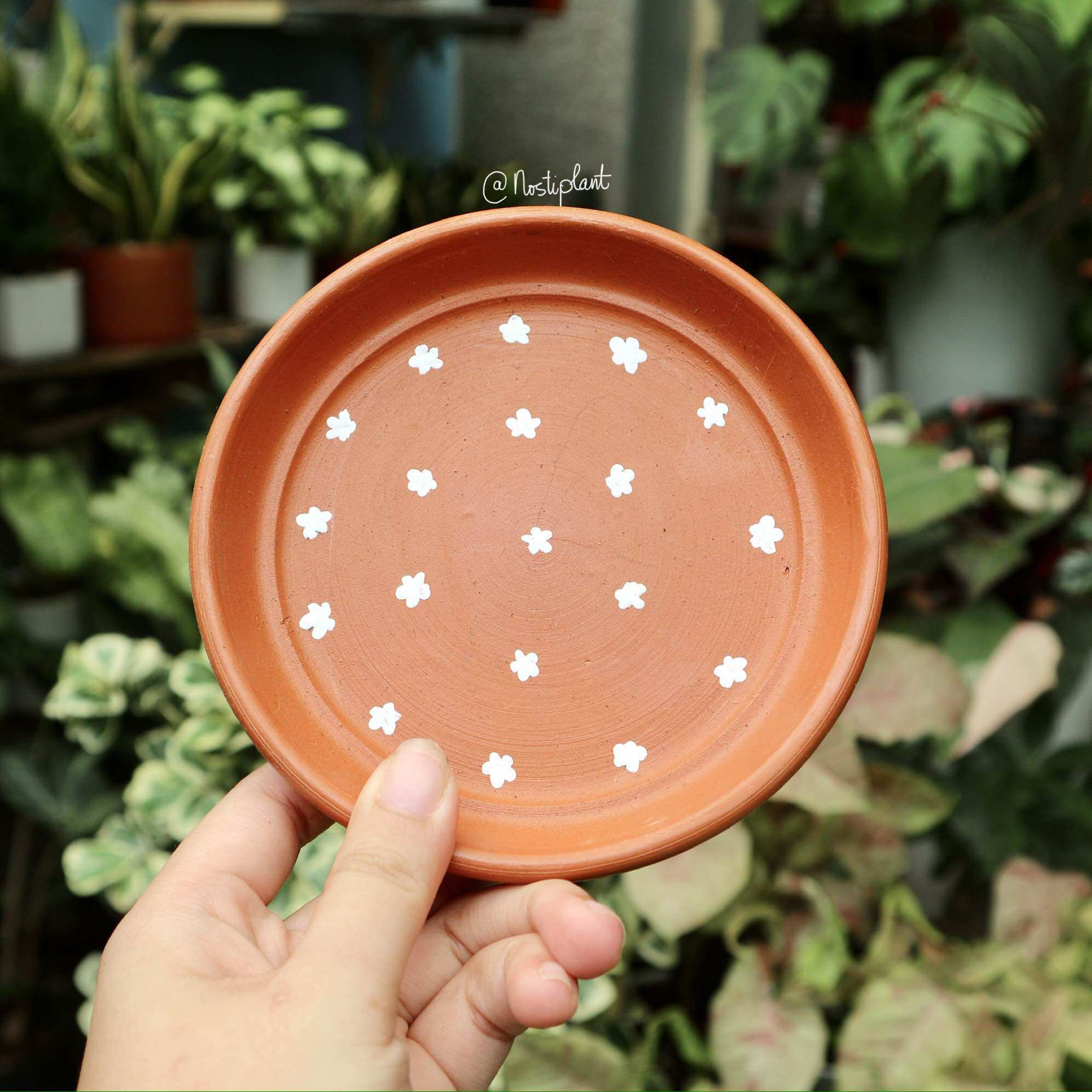 Chậu đất nung vẽ hoa thủ công
