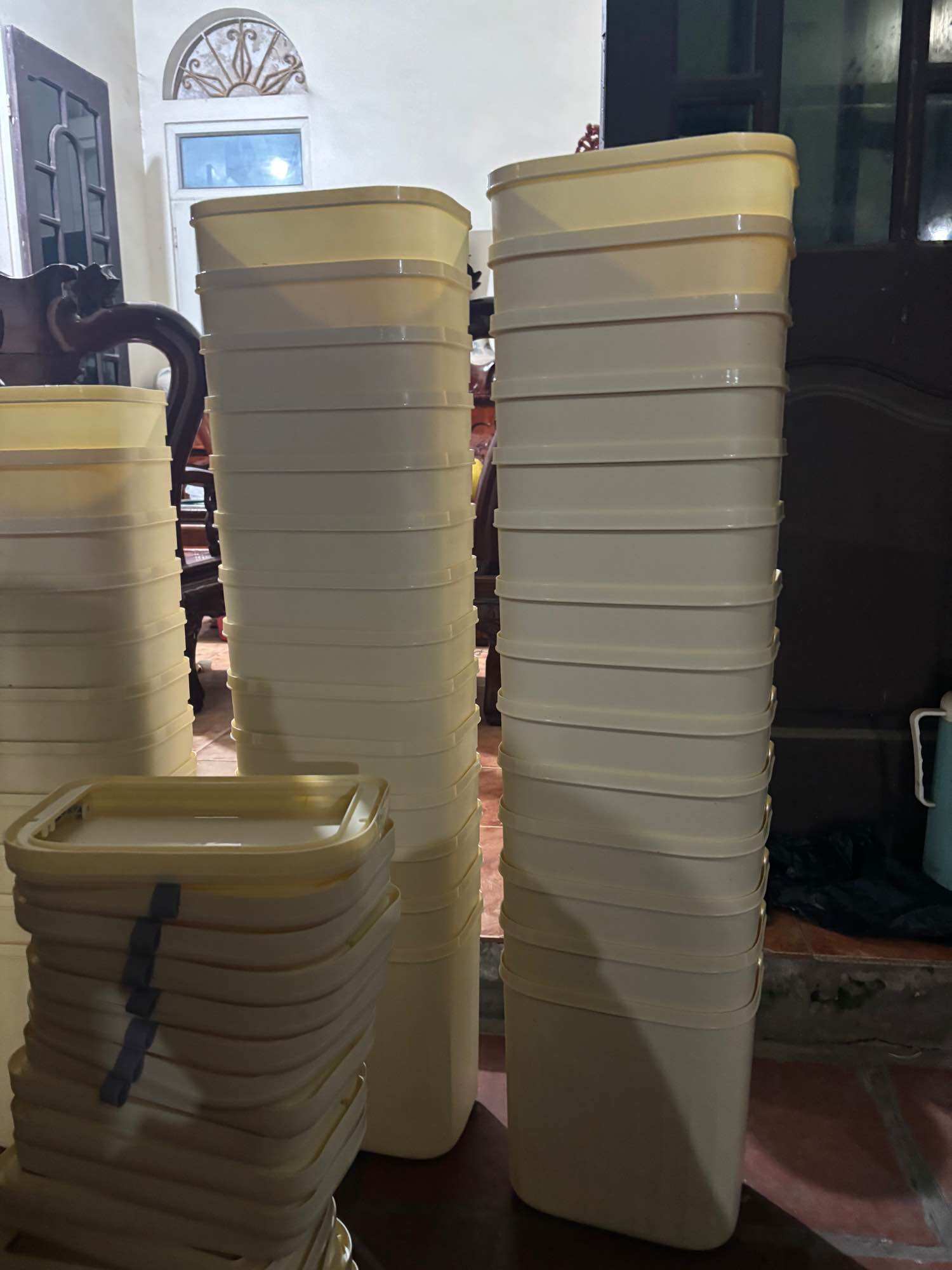 Thùng Rác Treo Tường Có Lắp Đạy Tiện Ích