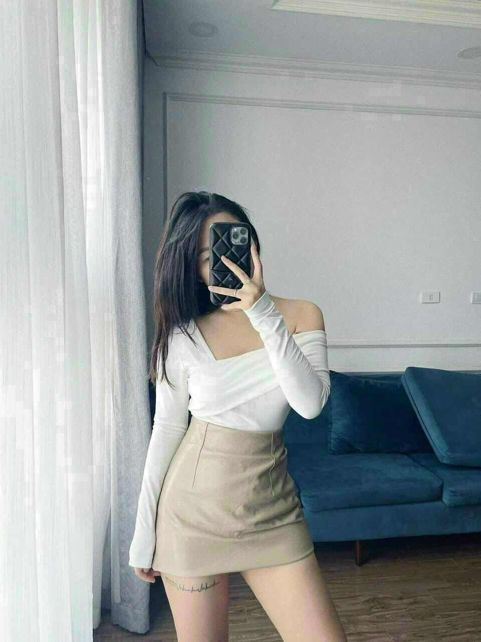 Áo lệch vai tay dài phong cách mới mẻ