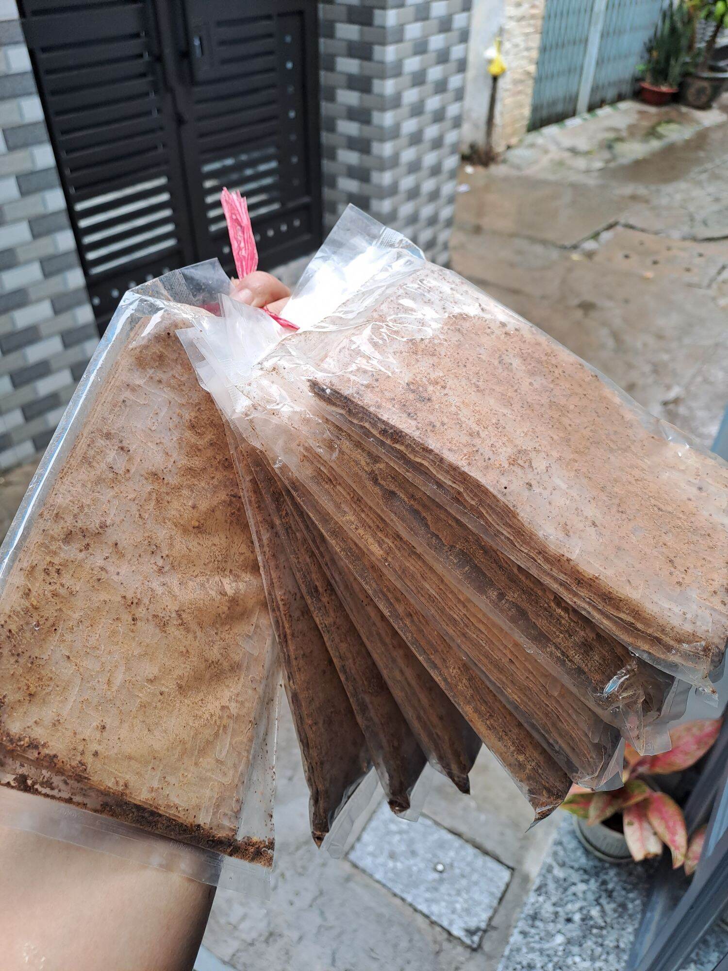 1 Xâu bánh tráng muối tiêu cay
