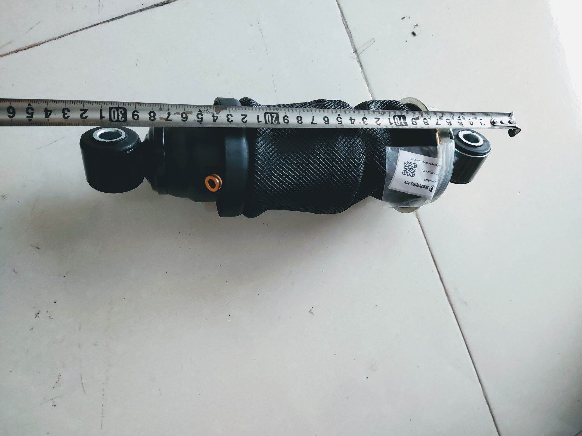 Bóng hơi sau Shacman 052