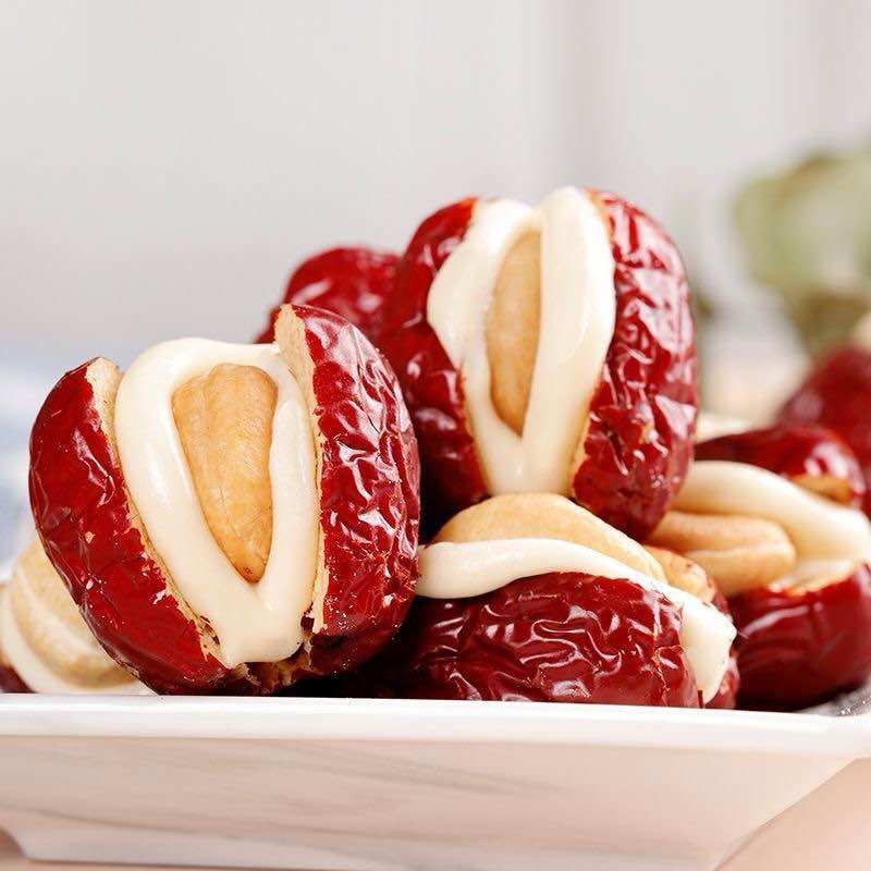 Túi 300g Táo Đỏ Kẹp Hạt Điều Siêu Ngon Siêu Hot