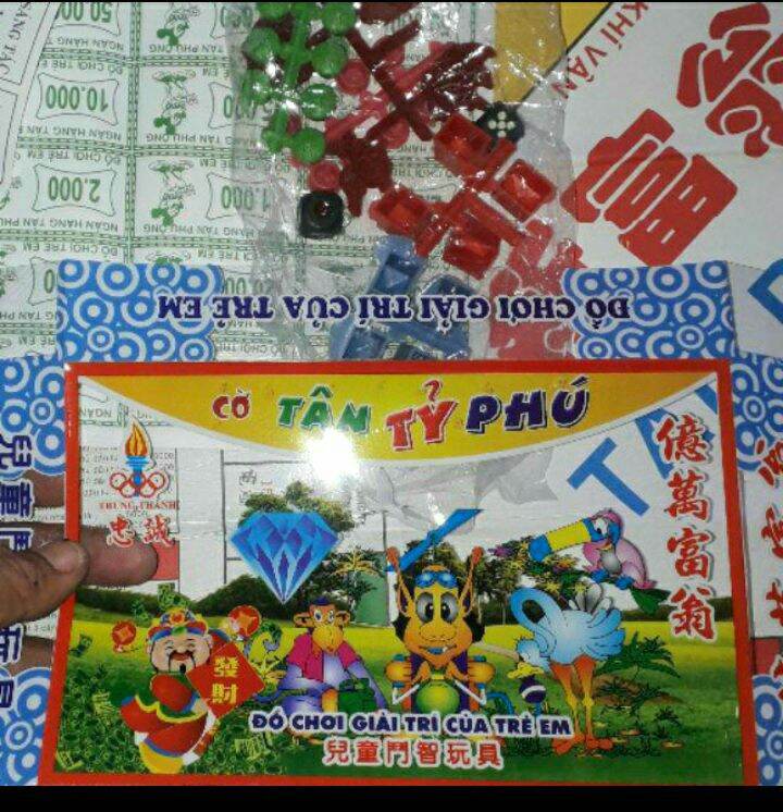 Trò chơi tuổi thơ một bộ cờ Tỷ phú hoặc Cờ Vua hoặc Đua Ngựa