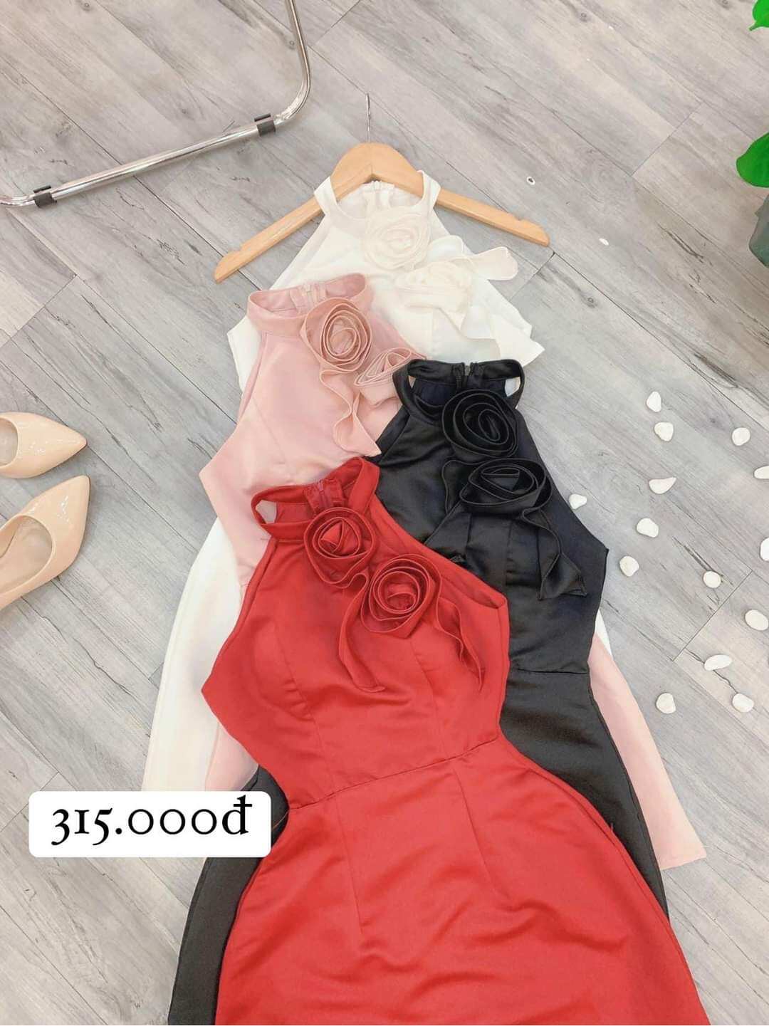 Đầm yếm kết hoa hồng đôi