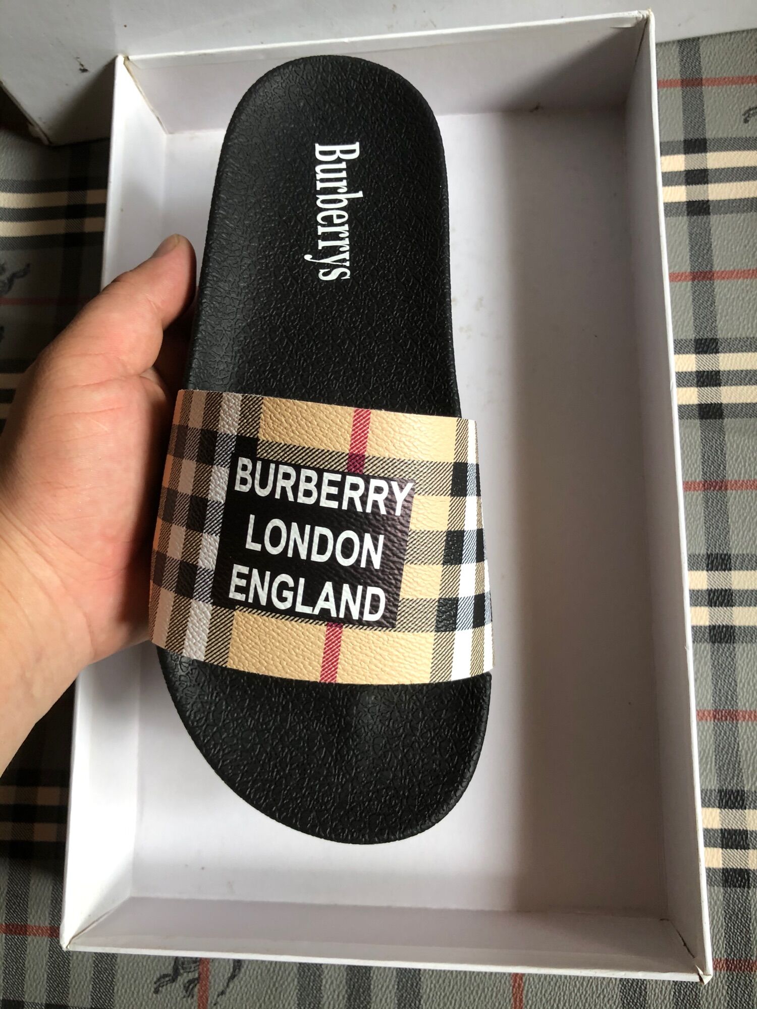 ✅ Dép quai ngang Burbery Nam full size 38-43