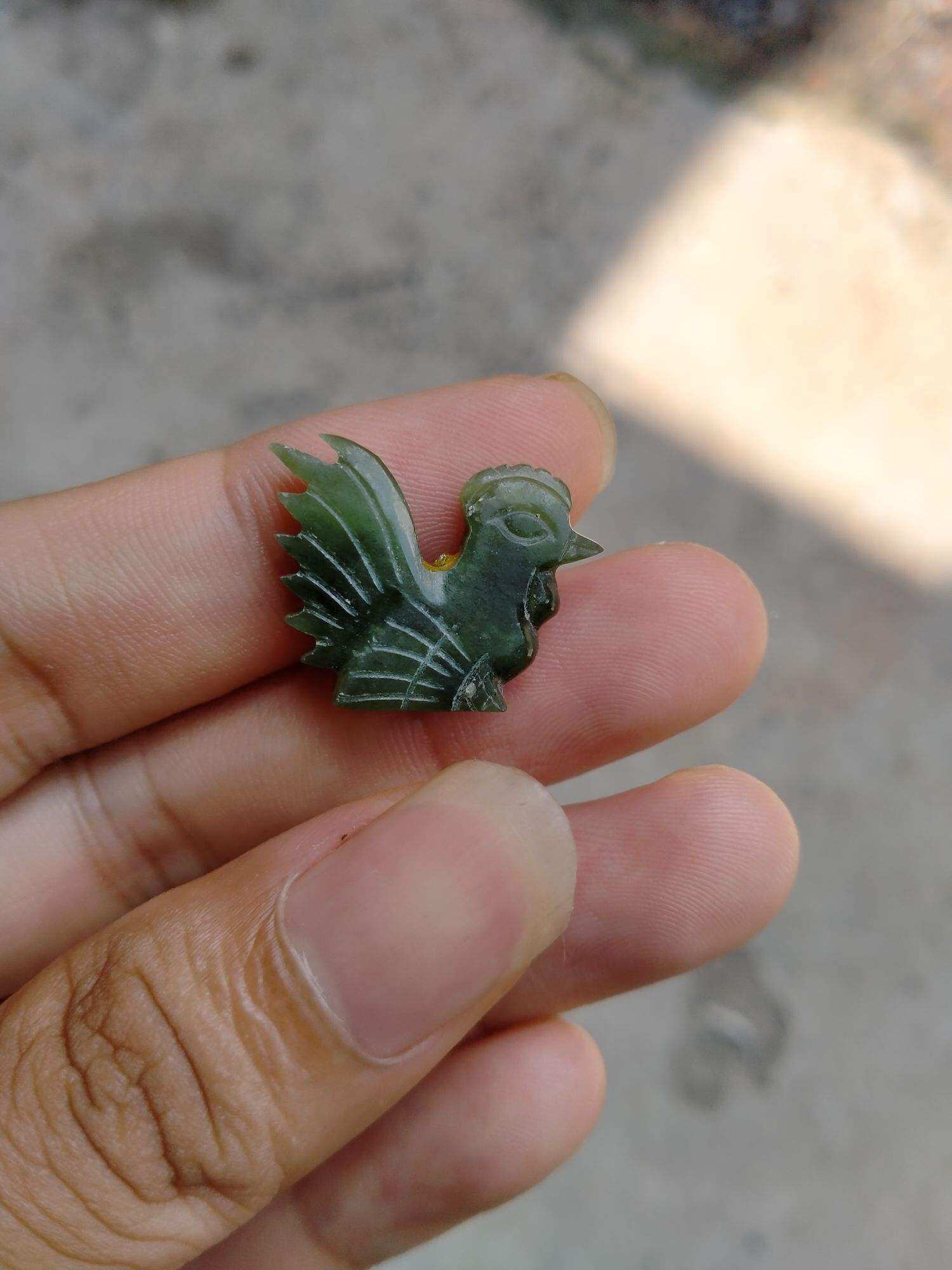 Mặt con gà bằng ngọc bích