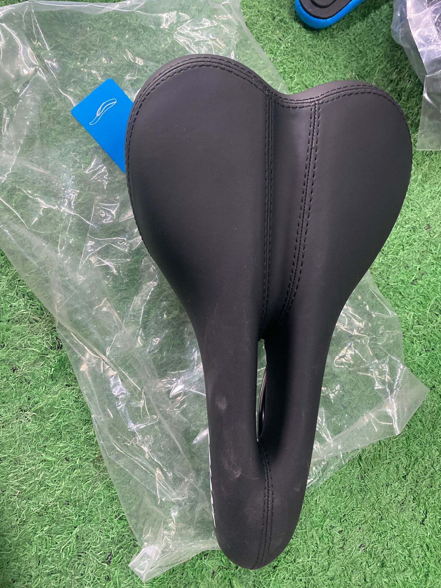 [HCM]Yên xe đạp GIANT  mềm  bóng (có lổ thông hơi)