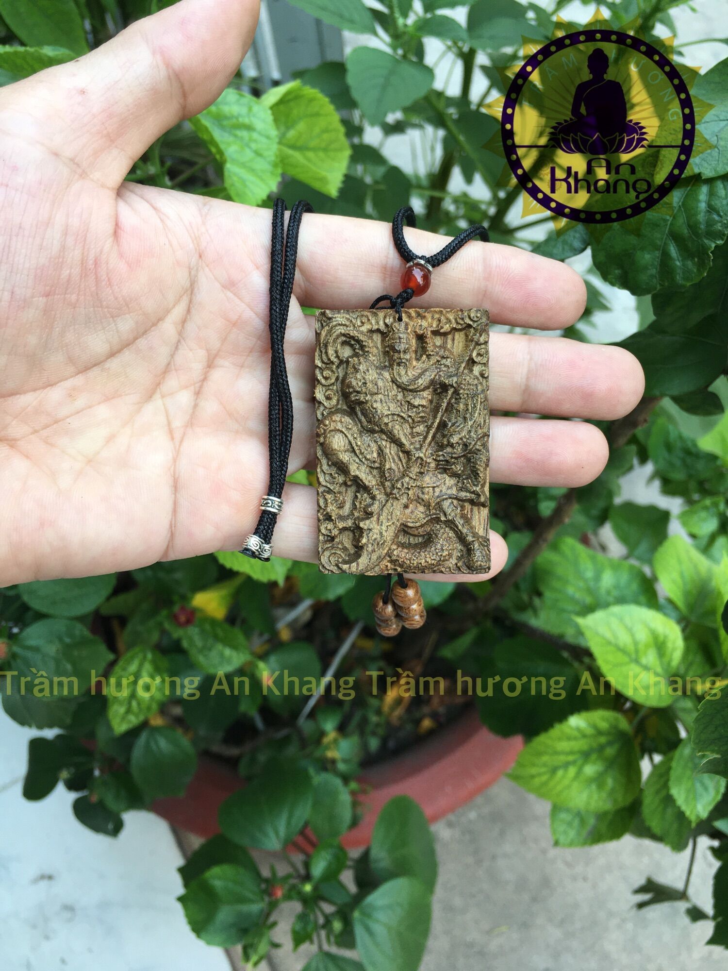 Dây chuyền trầm hương tốc tự nhiên.