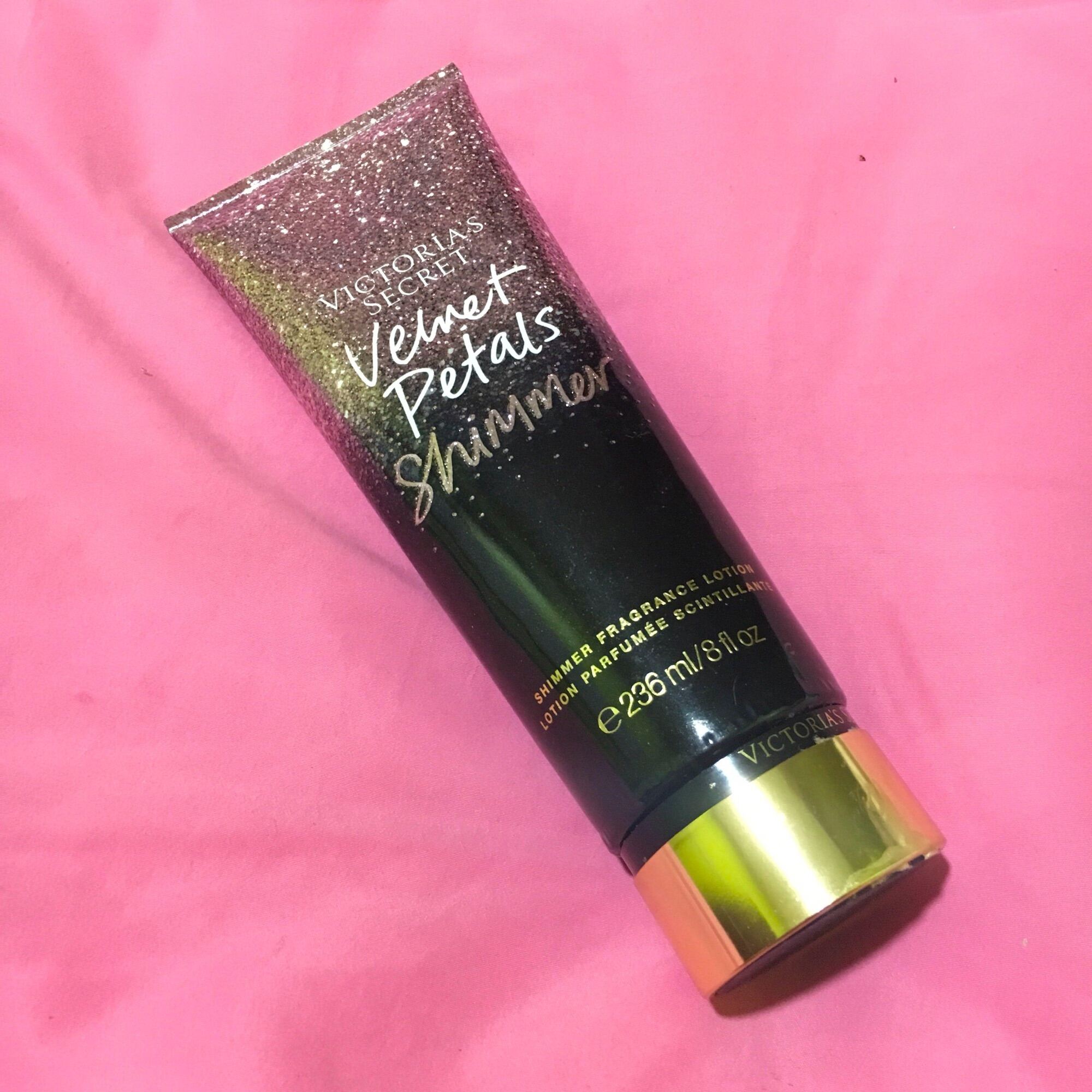 [Hcm]S Ữa Dưỡng Thể Hương Nước Hoa Có Nhũ Victoria Secret Velvet Petal Shimmer 236Ml