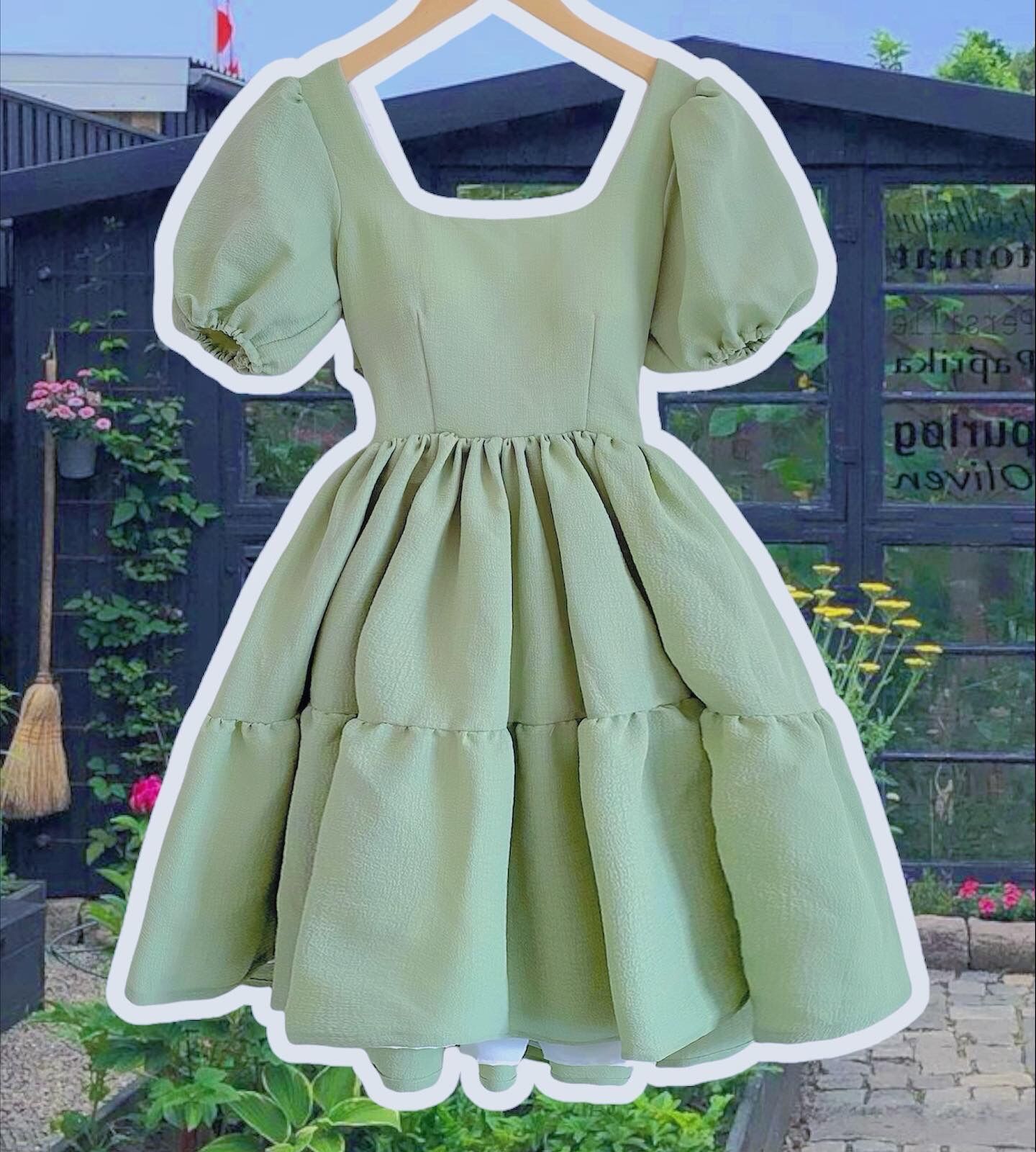 Heli Dress - Đầm xòe cổ vuông