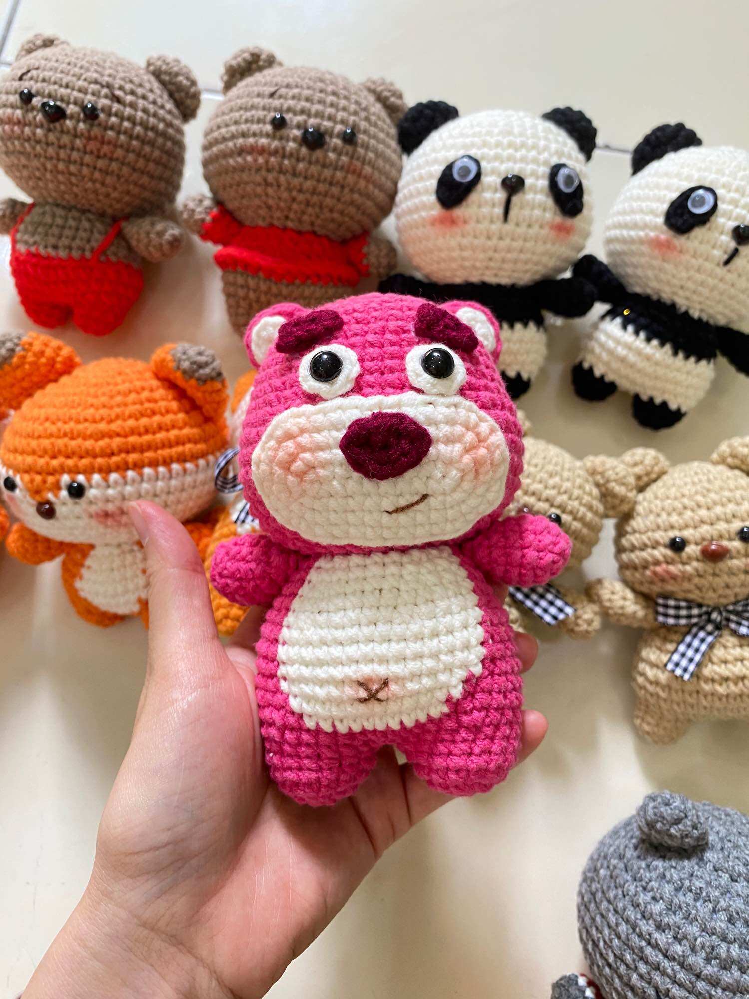 Gấu Dâu Lotso Handmade bằng len