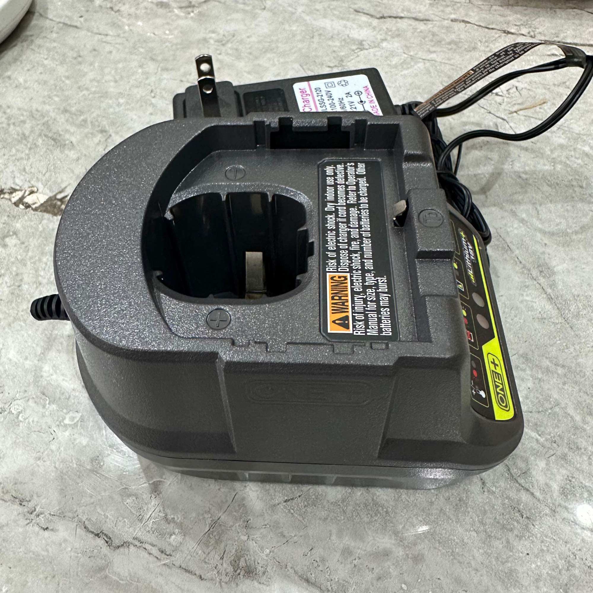 Sạc Ryobi 18V 220V