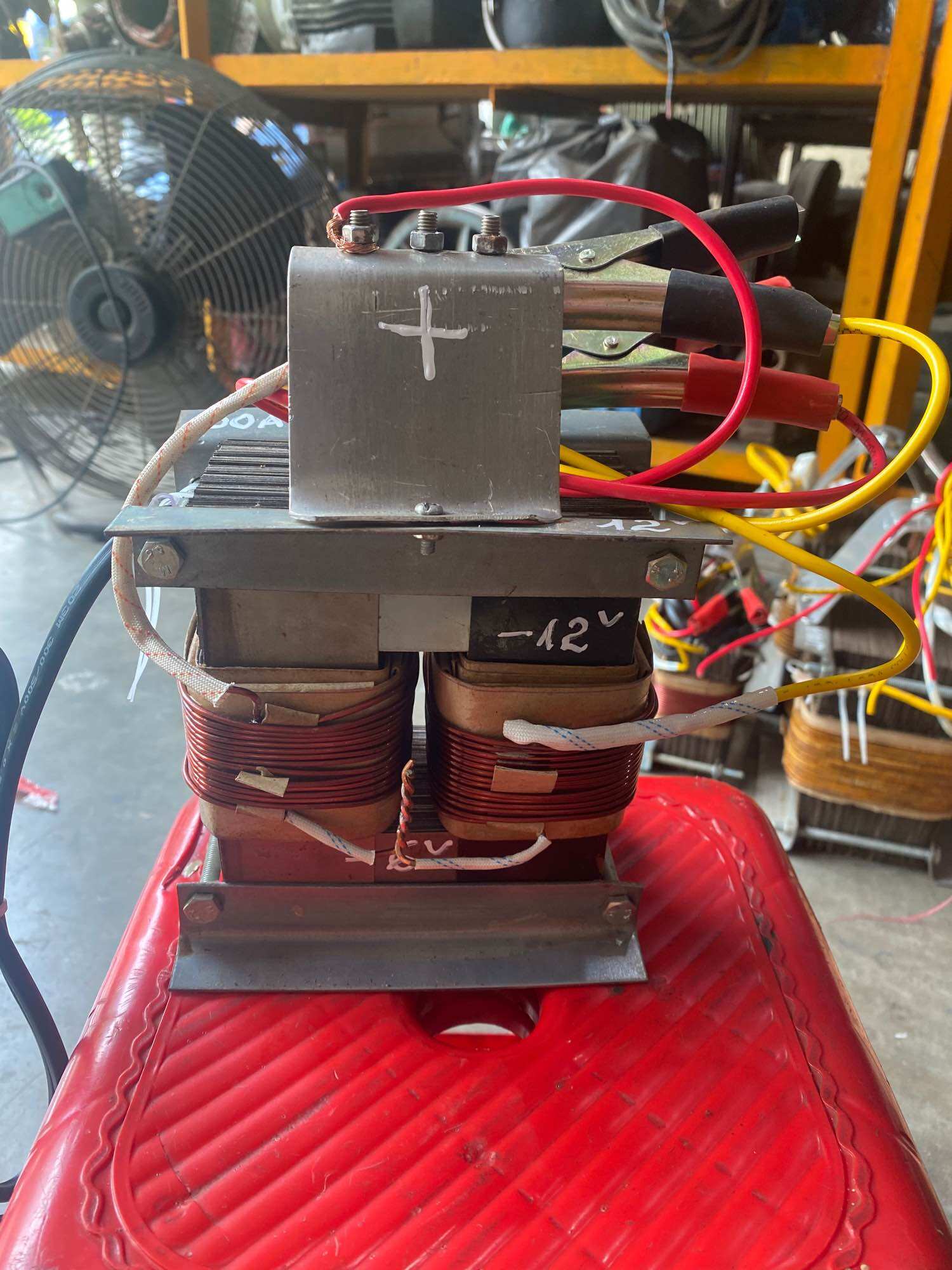 Máy nạp ắc quy 100Ah 12v