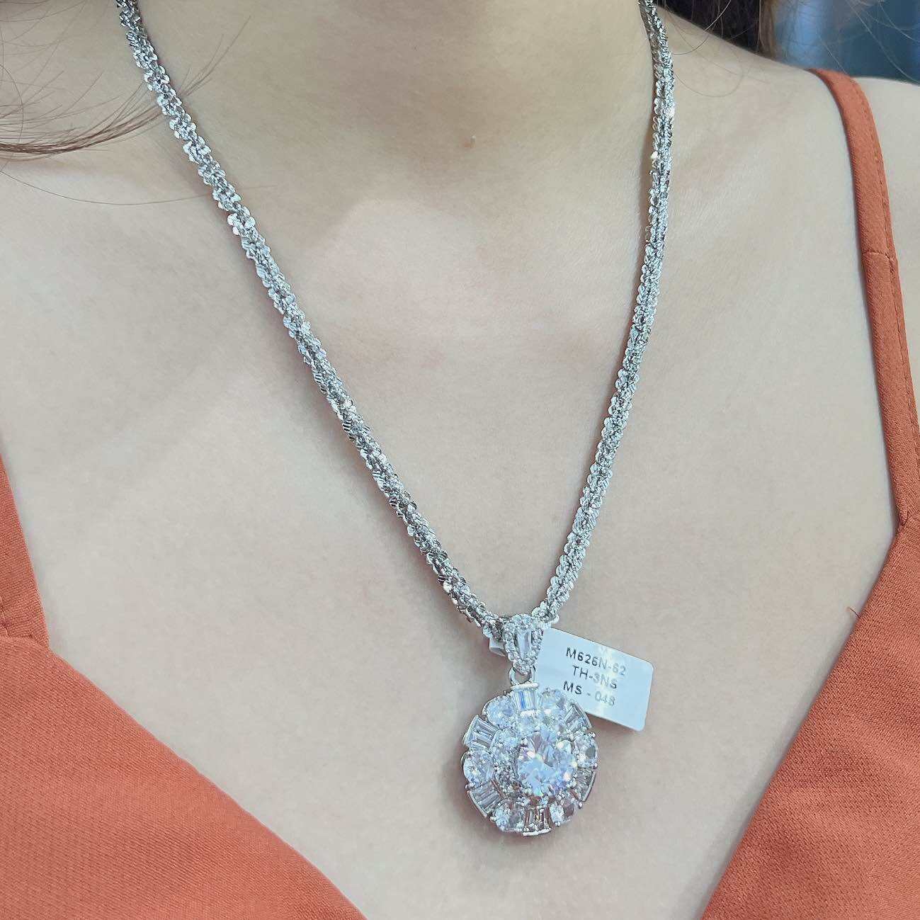 Dây chuyền xoắn hoa mai 3ly kèm mặt đá baguet tấm mới Kami trang sức sỉ