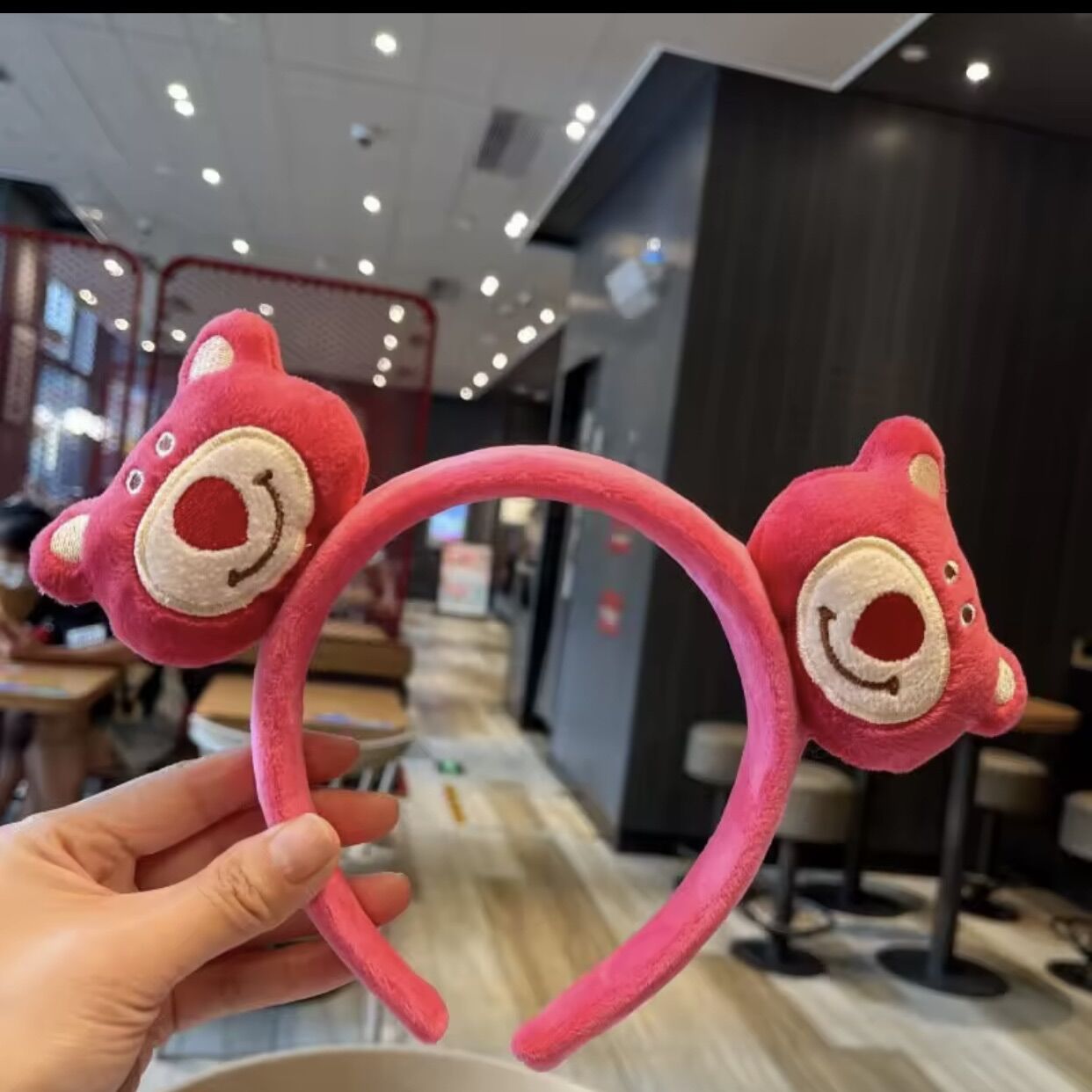 Cài bờm tóc lông xù đính gấu lotso, gấu dâu,thơm nhẹ