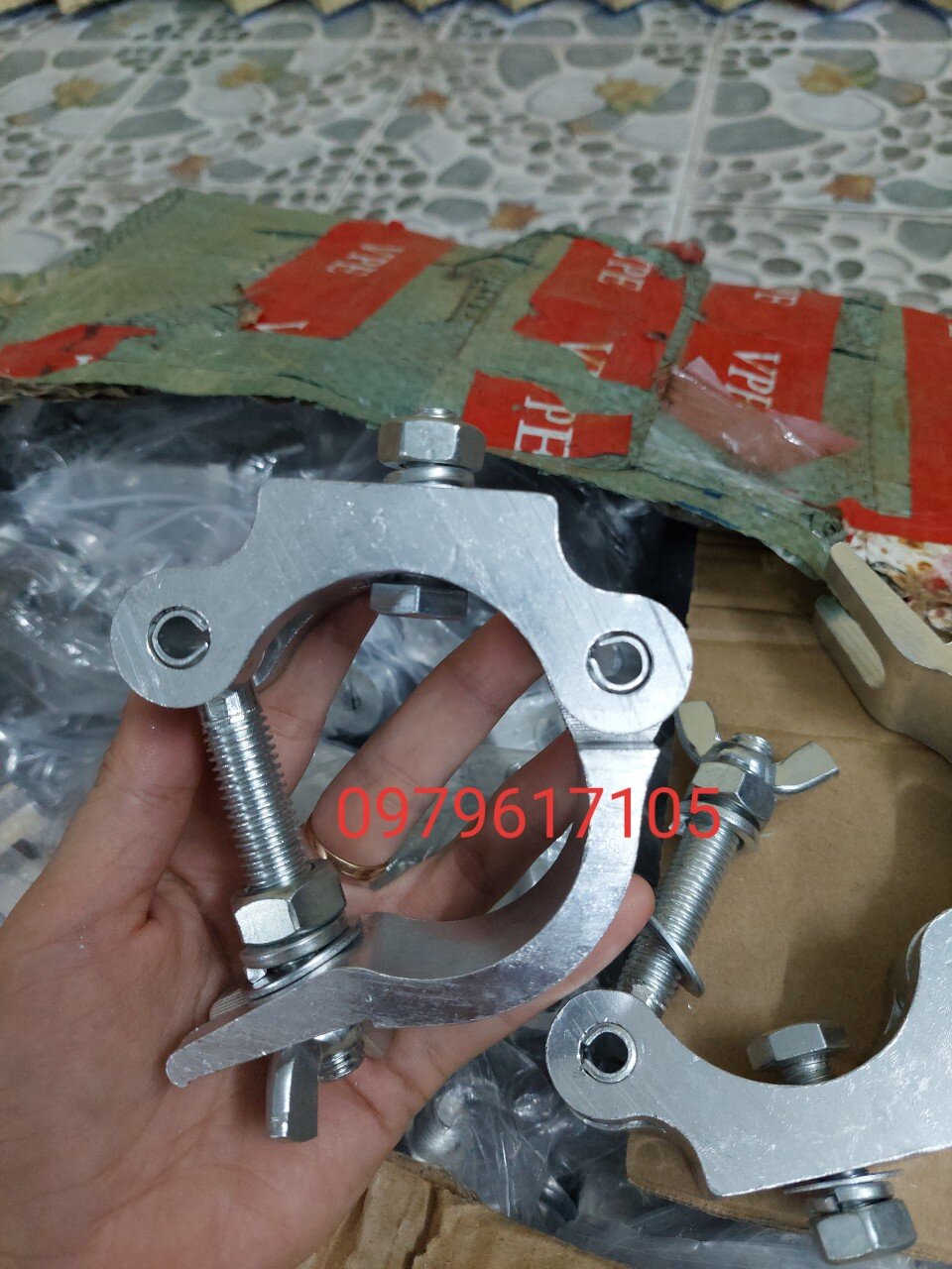 Móc treo đèn beam đèn sân khấu giá 2 móc