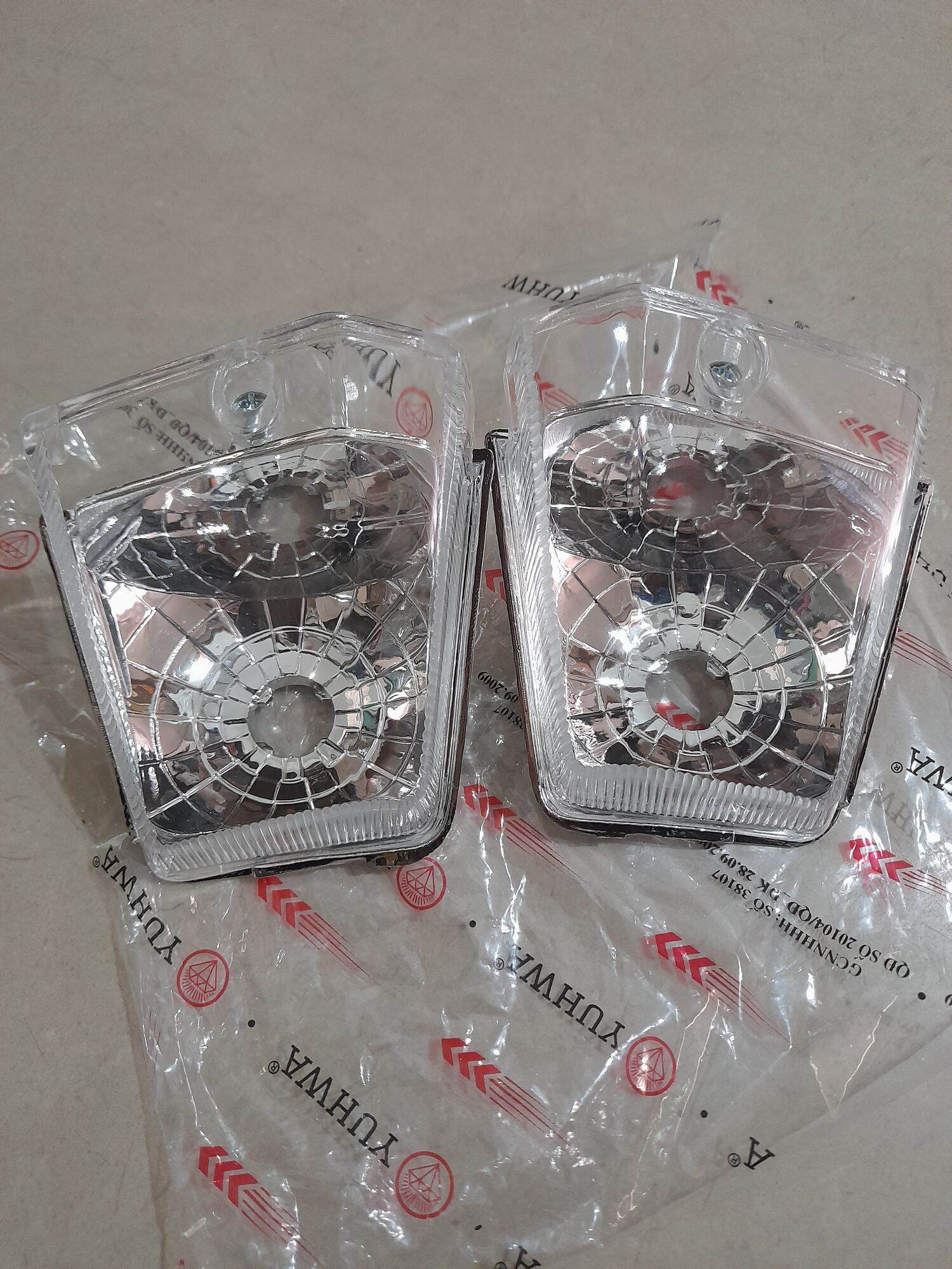 Cặp đèn xi nhan trước xe Max nhật.