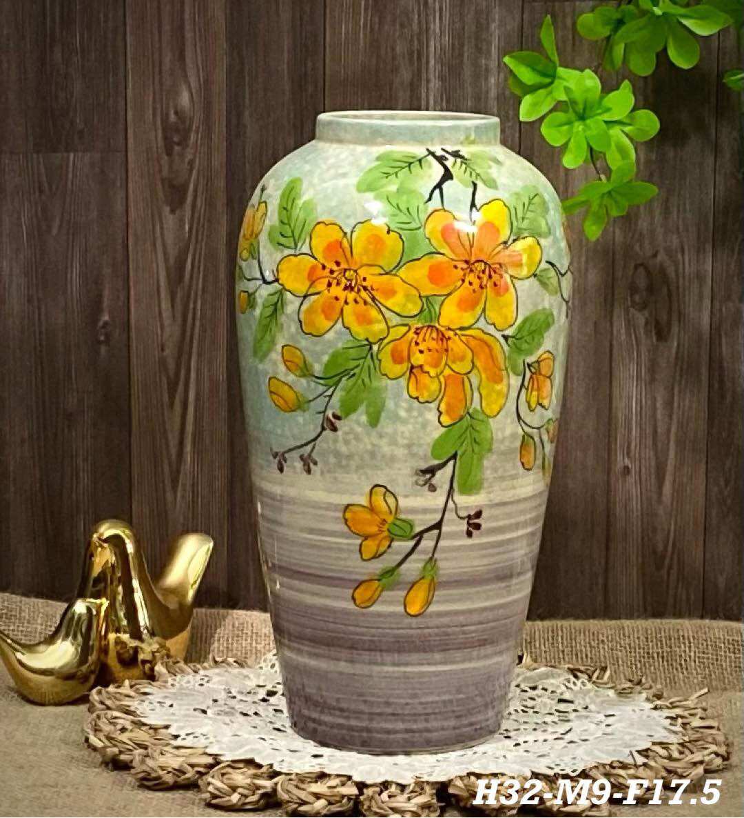 Bình cắm hoa dáng bom, cao 32cm men khô vẽ thủ công. Gốm sứ Bát Tràng.