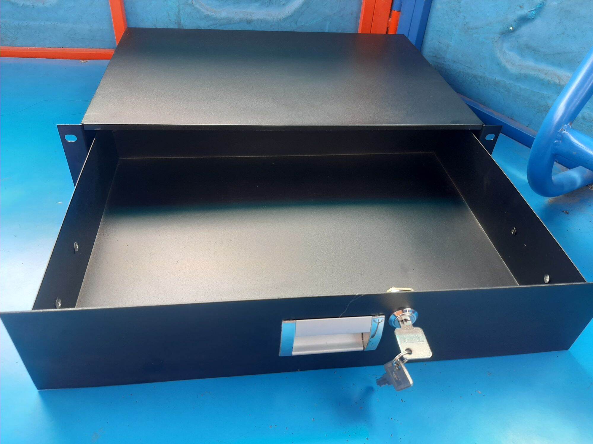 Tủ micro 2u gắn tủ máy 400k/ cái