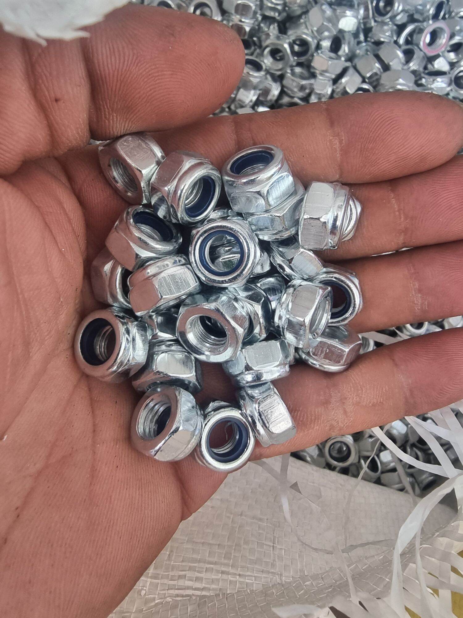 50 ê cu lục giác khóa chặt chống trượt 8ly