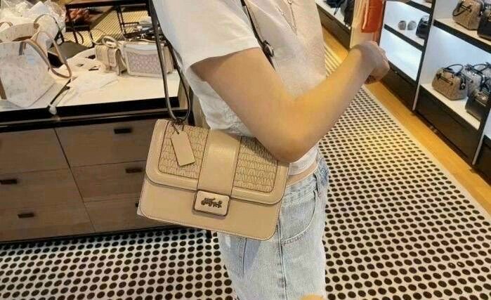 [HCM]Túi Coach dáng hộp thiết kế mới