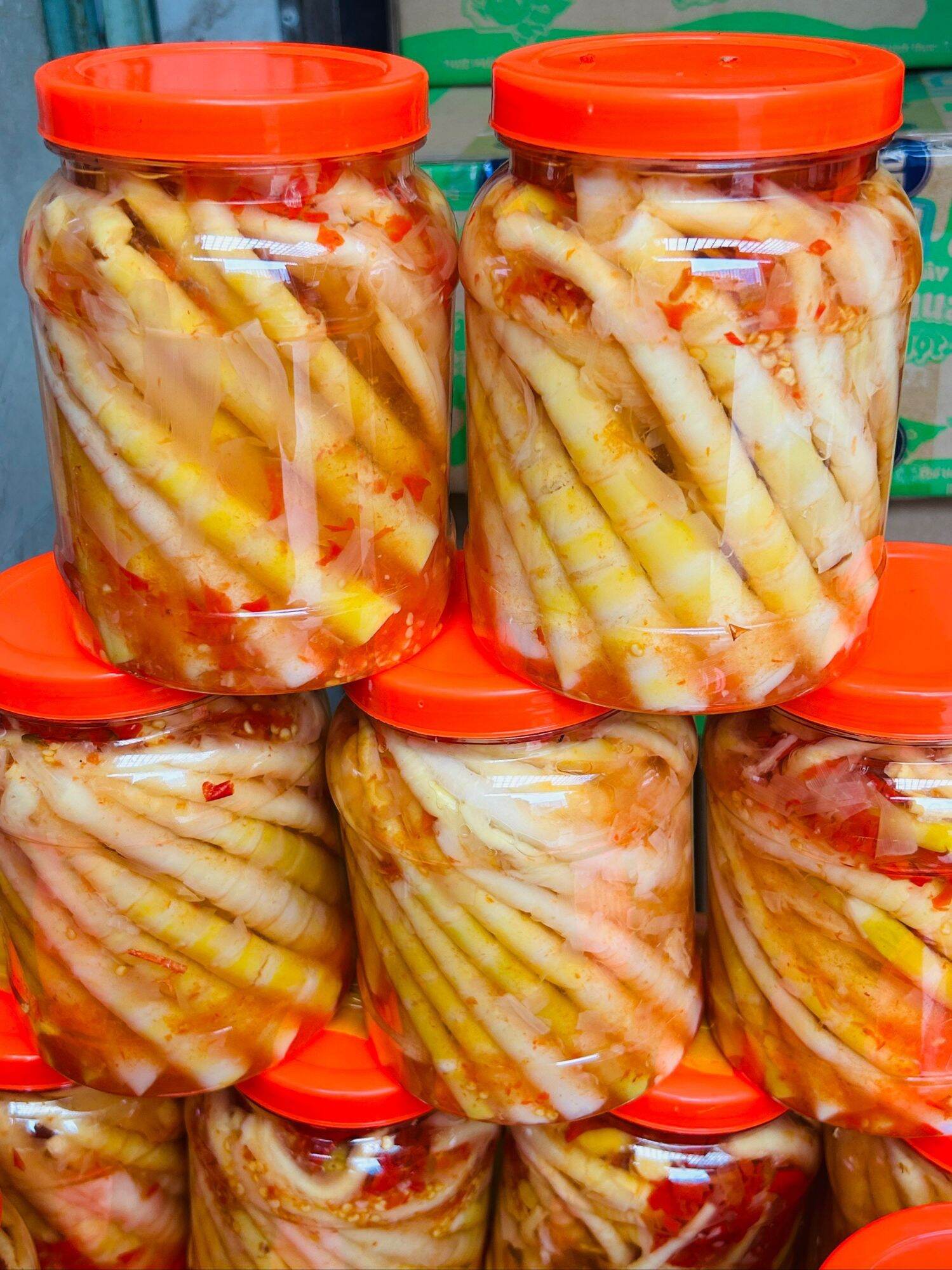 MĂNG TRÚC NGÂM TỎI ỚT hũ 900gram -1 kg ( đã bao gồm nước ngâm)
