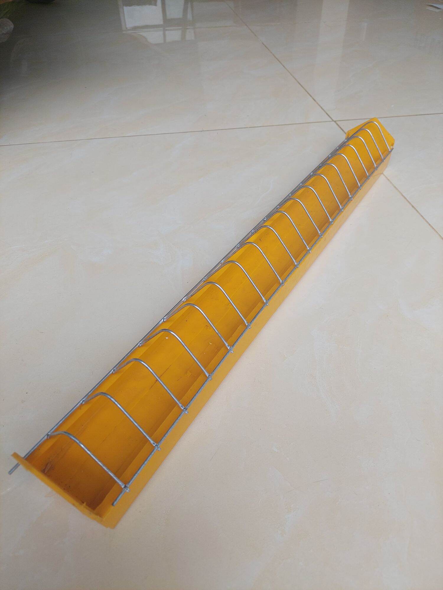 Máng ăn gà con 60cm máng ăn cho cút máng ăn cho gà máng ăn chống bới