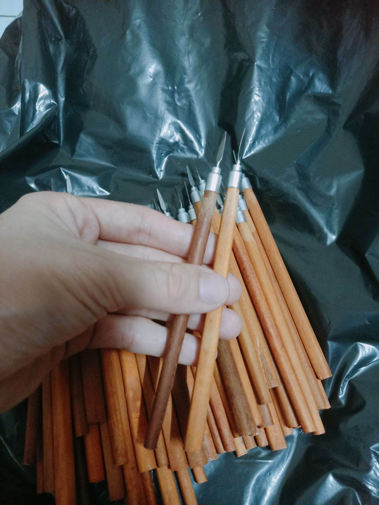 Cây lấy khoé móng tay, chân cán bằng gỗ( loại lớn)