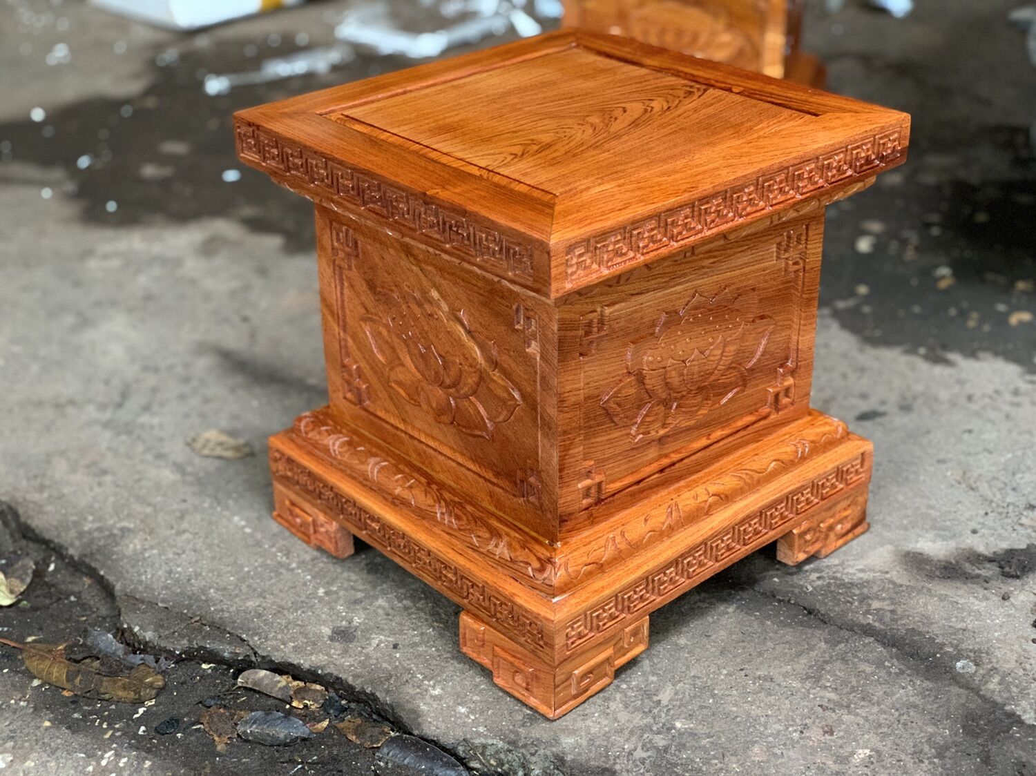 Đôn sen kê loa,kê tượng gỗ hương