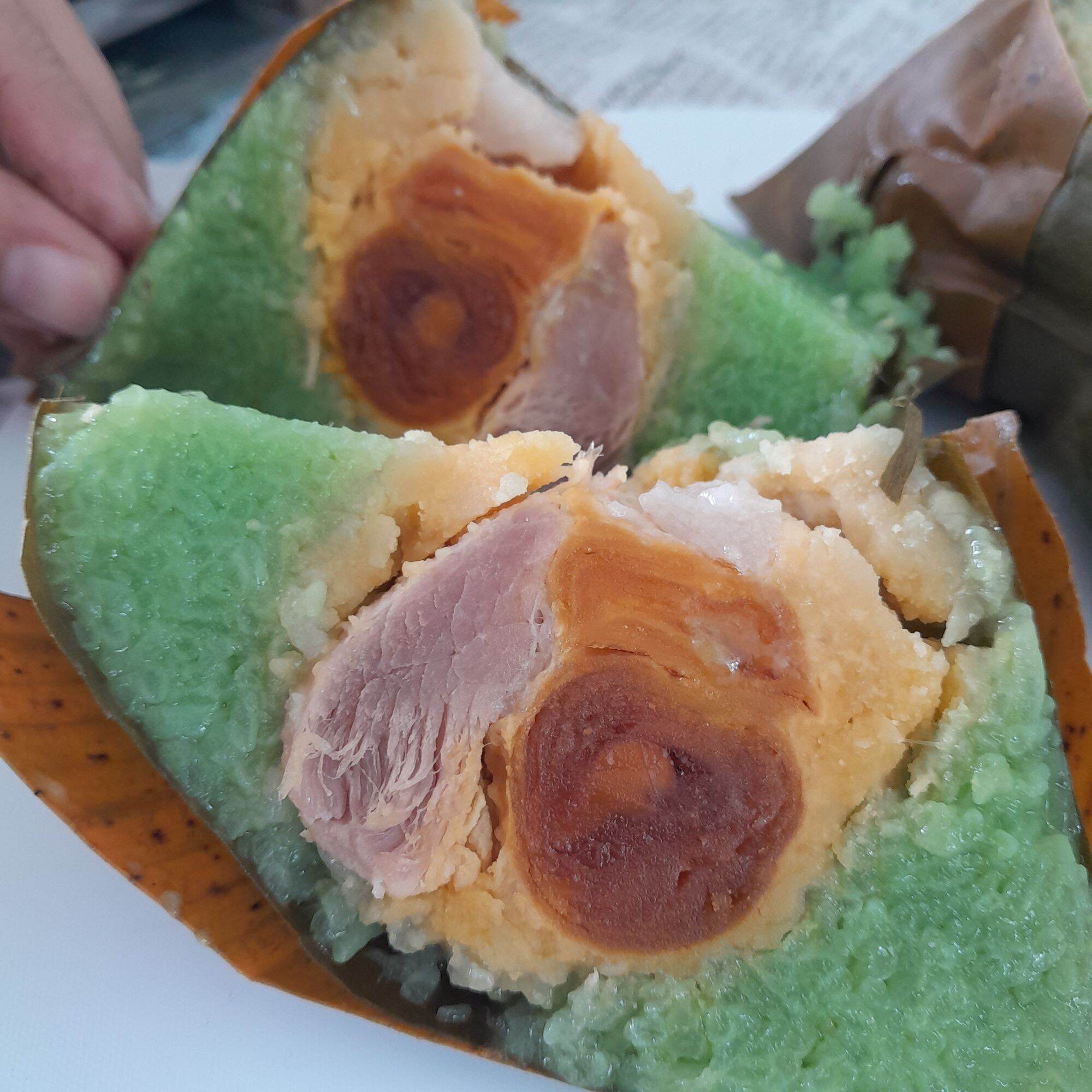 Bánh Tét Trà Cuôn Đậu Mỡ Và Bánh Ú