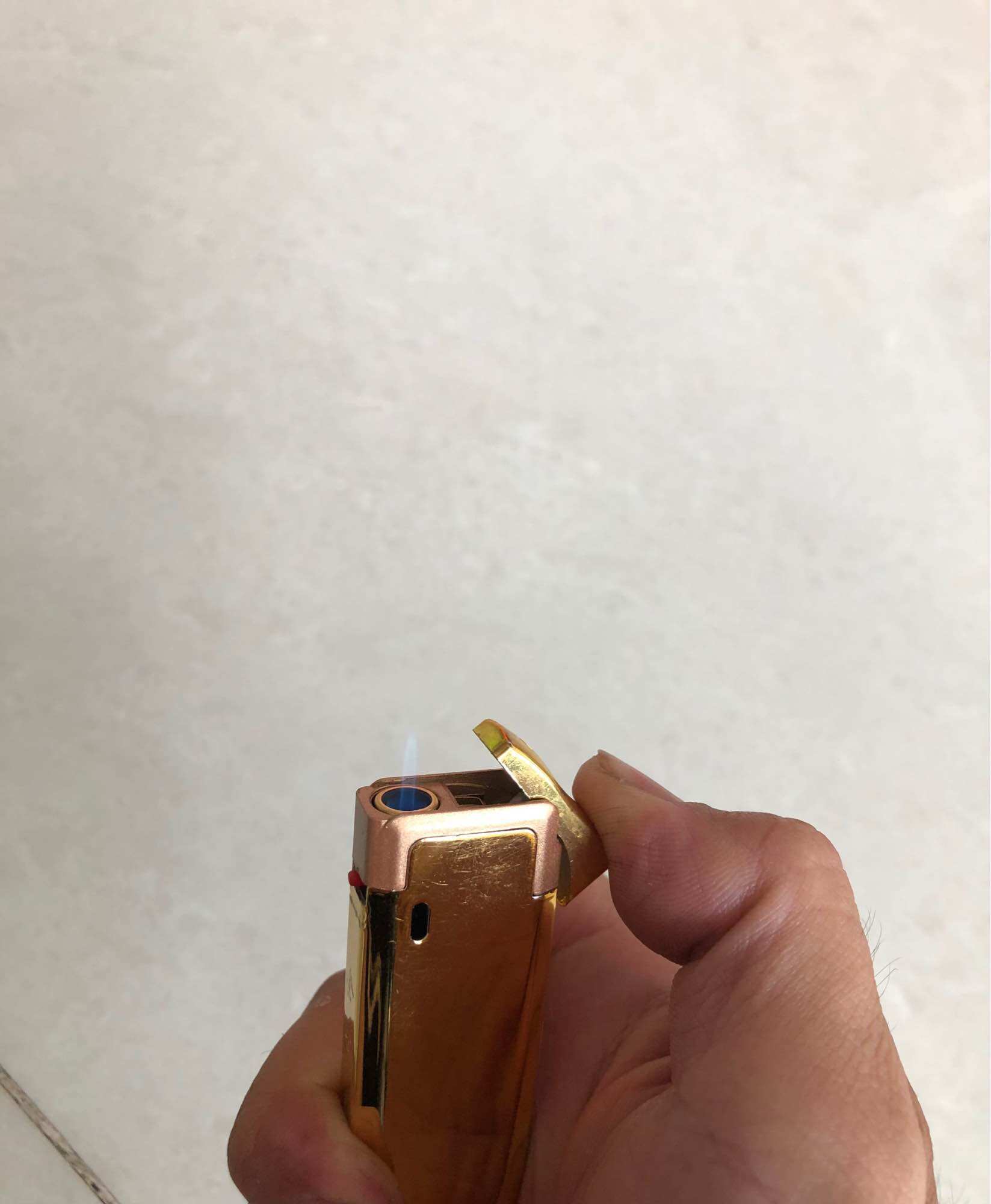 Bật lửa sắt khè tia xanh 0810