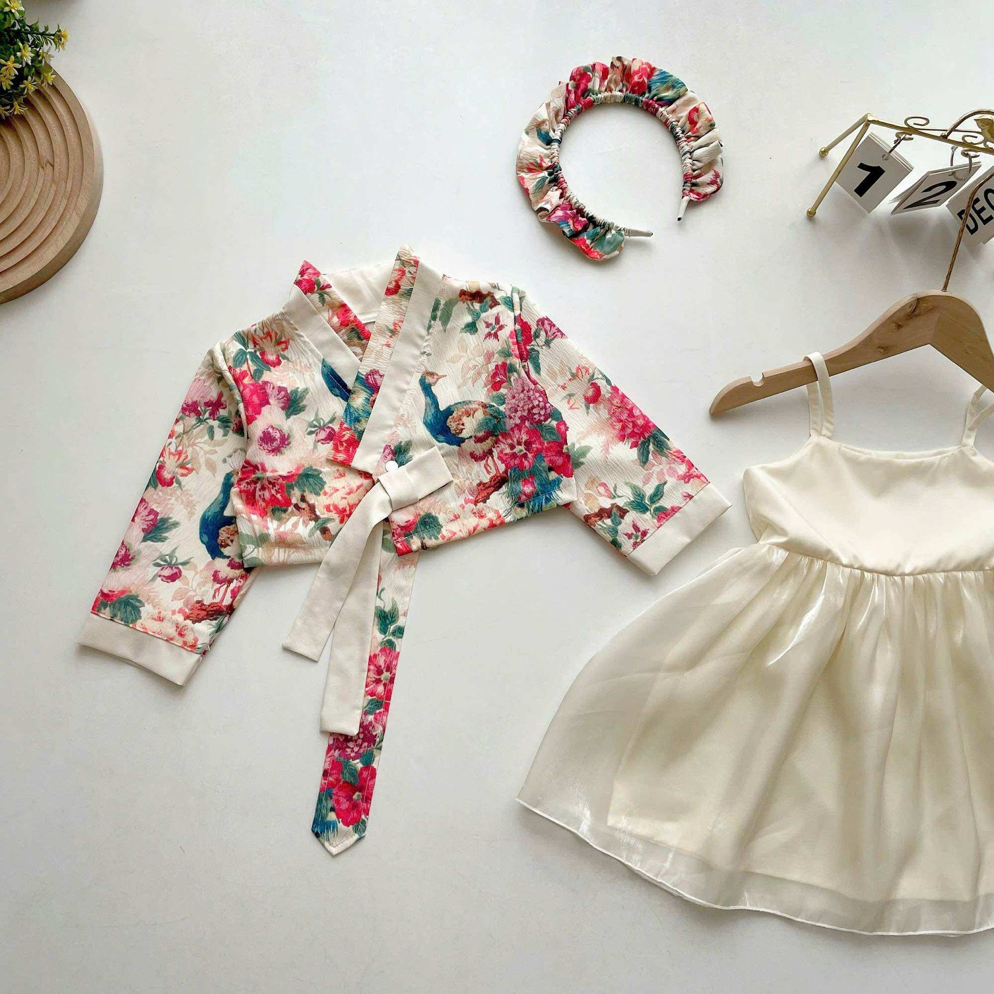 Váy Hanbok Xinh Bé Gái Diện Lễ Tết