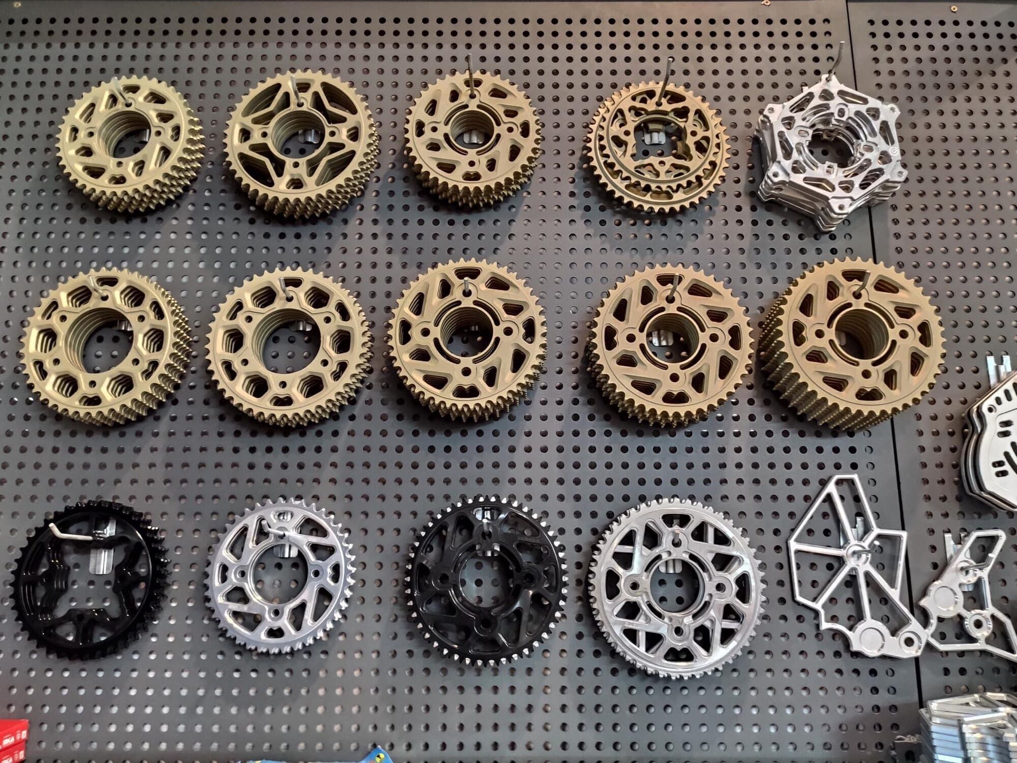 Dĩa nhôm ANODE 7075 gắn Exciter 150,155 các đời “ bao cứng cáp “